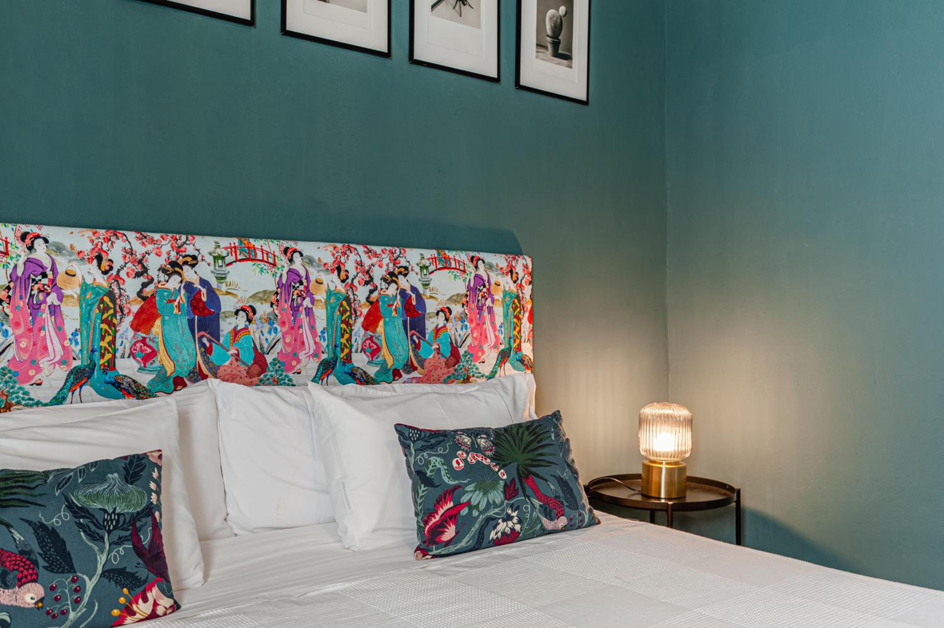 Deluxe King Room - Photo 15