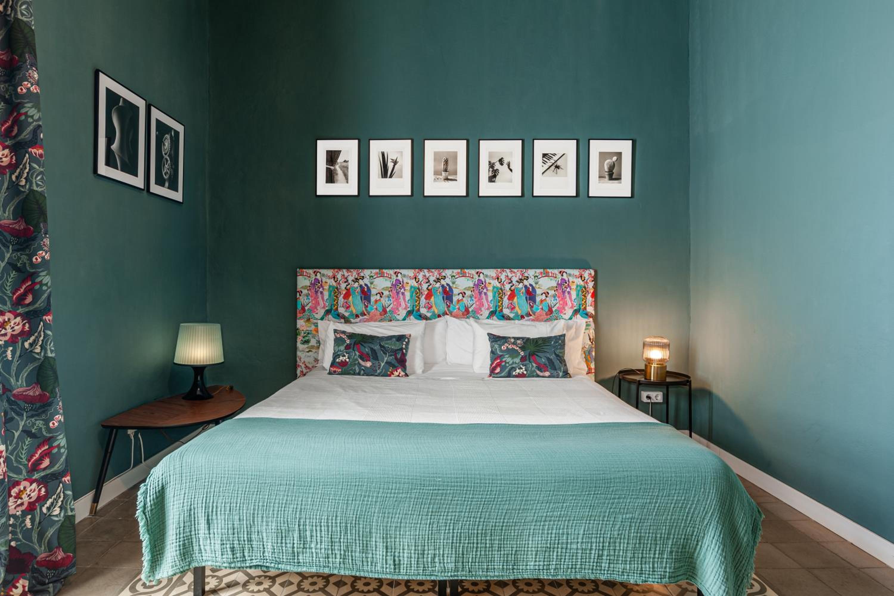 Deluxe King Room - Photo 12