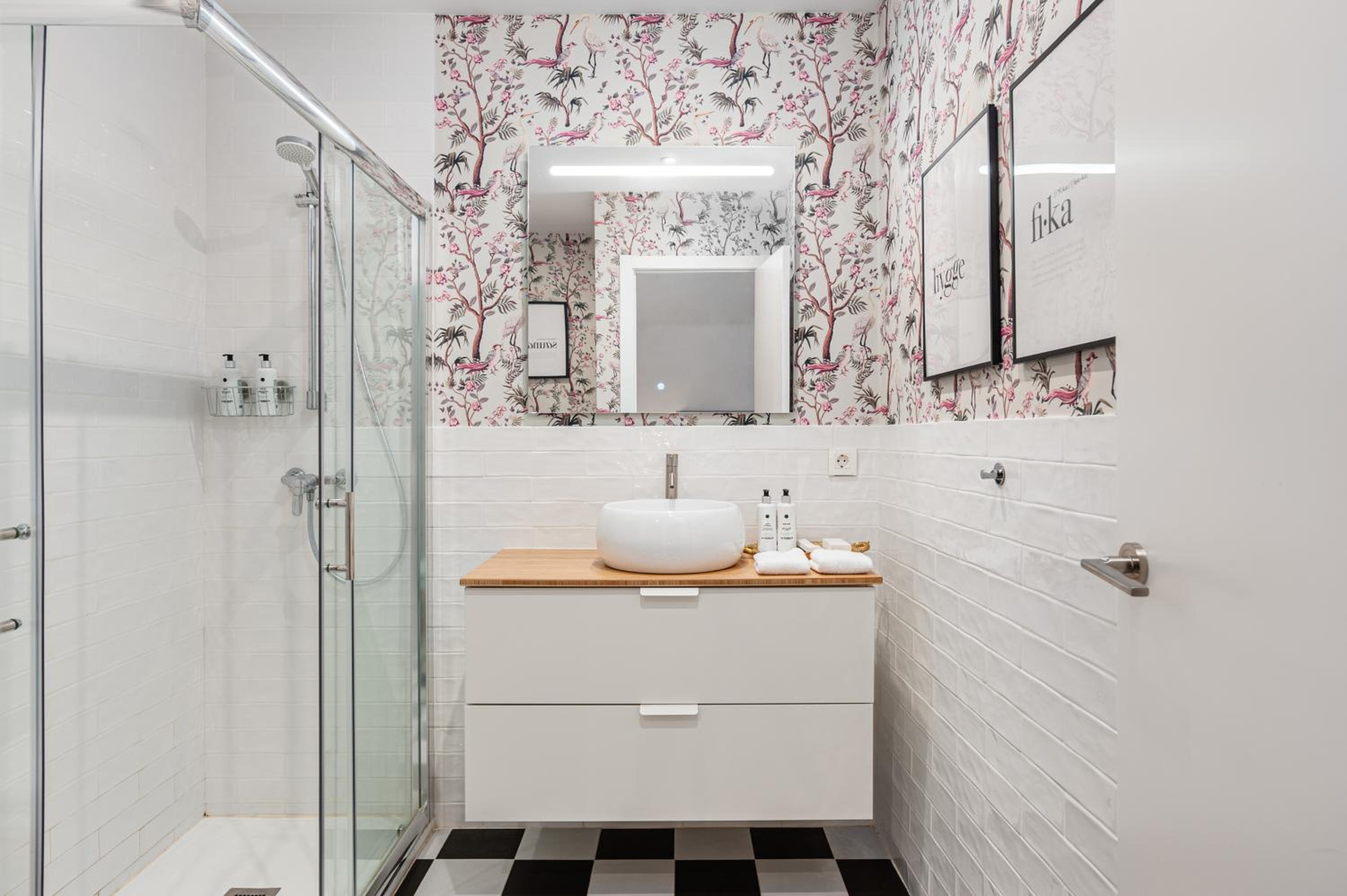 Standard King Room - Photo 7