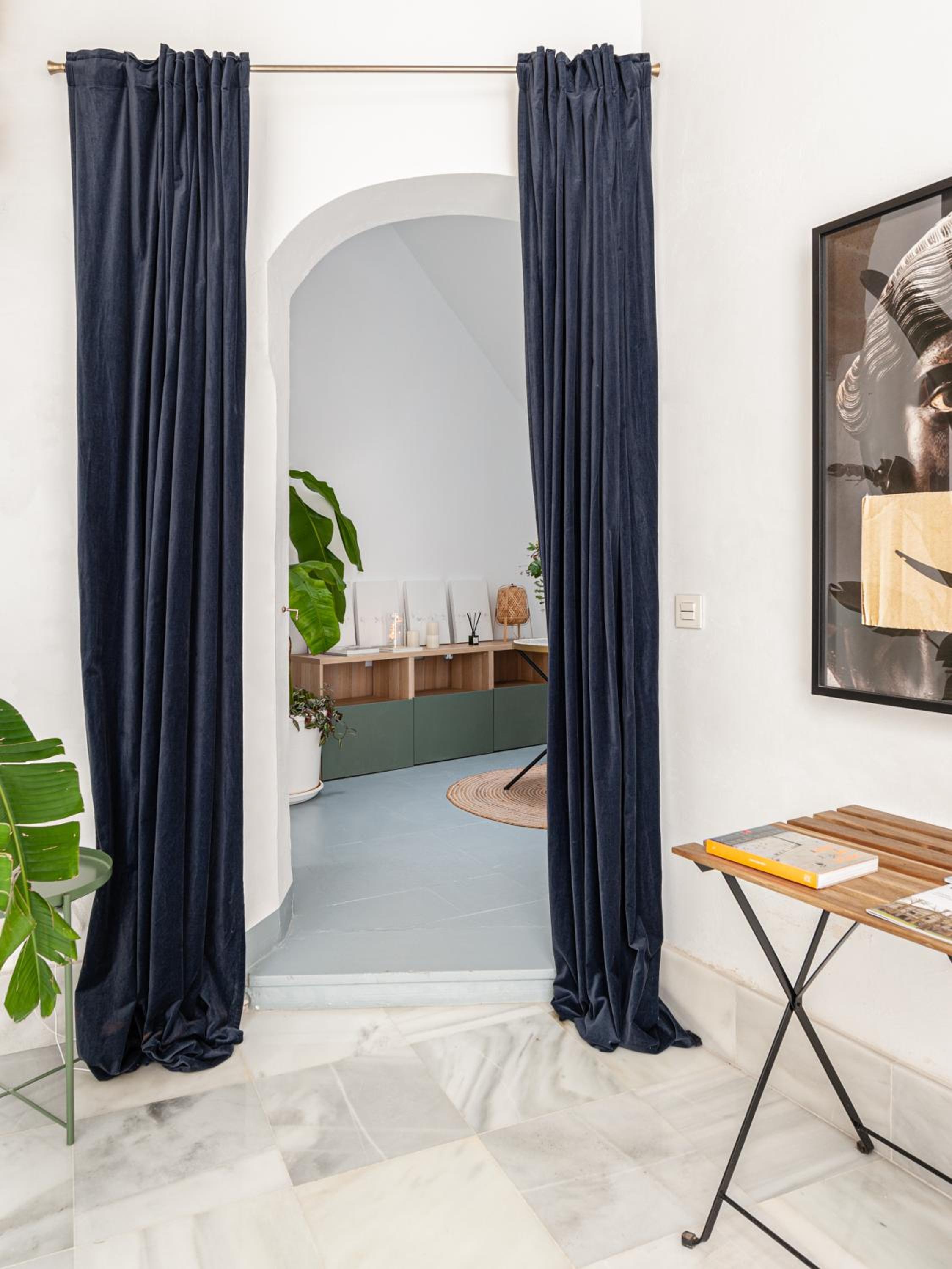 Standard King Room - Photo 11