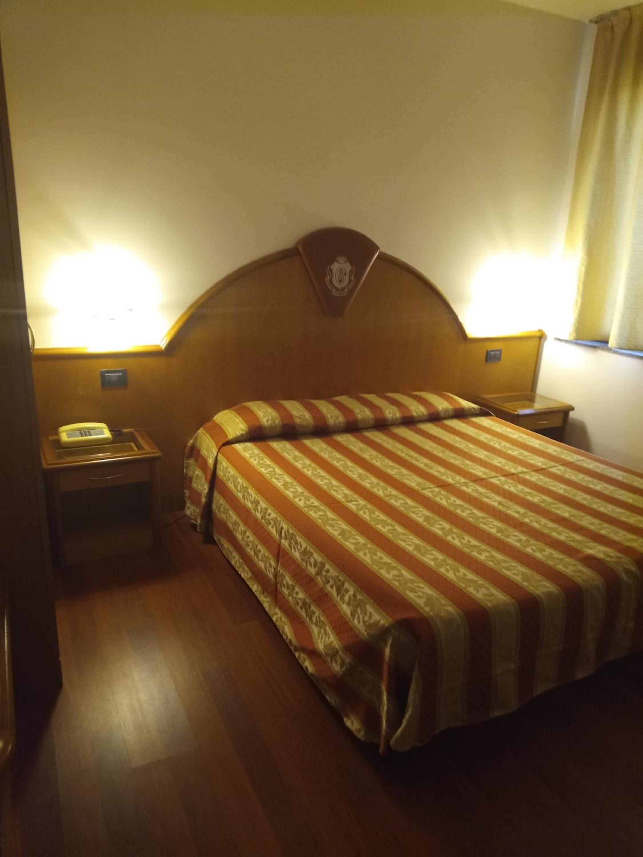 Standard King Room - Photo 3