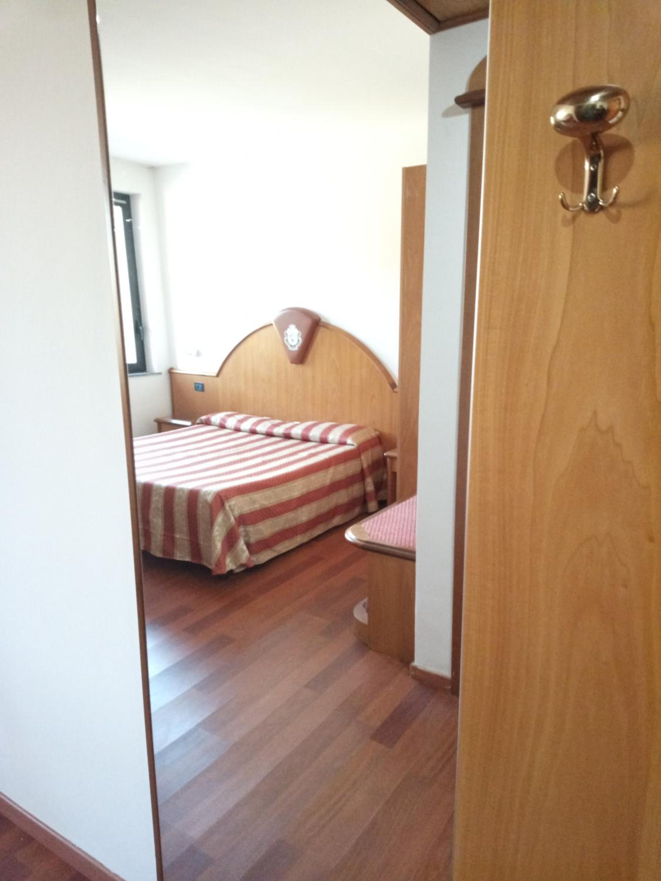 Standard King Room - Photo 1