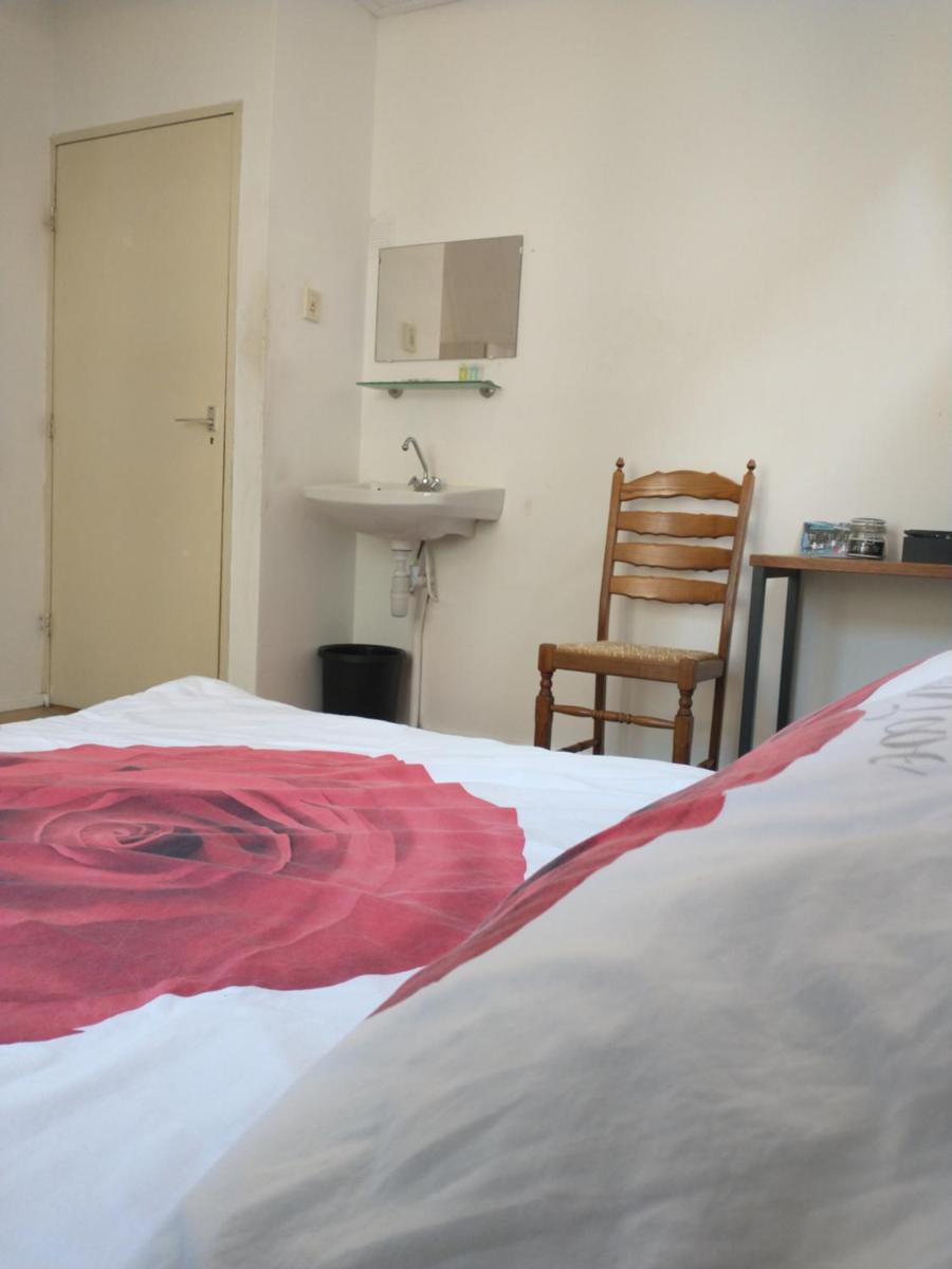 Double Room with Shared Bathroom photo 2