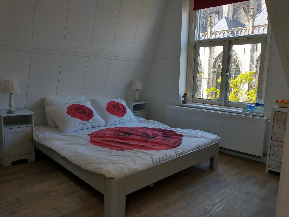 Double Room with Shared Bathroom photo 3