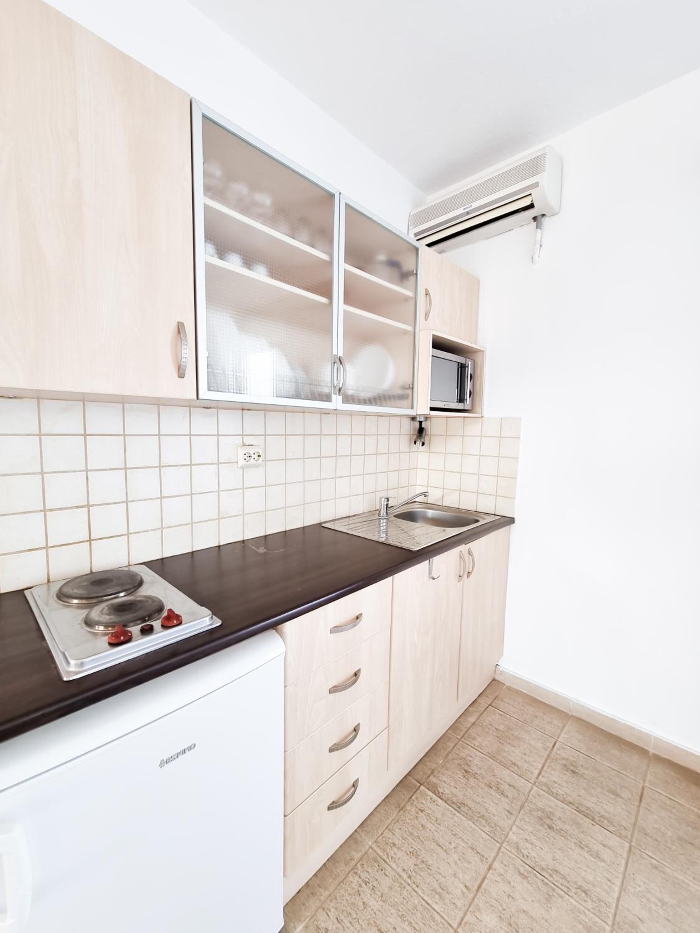 Apartment with Balcony - Photo 2