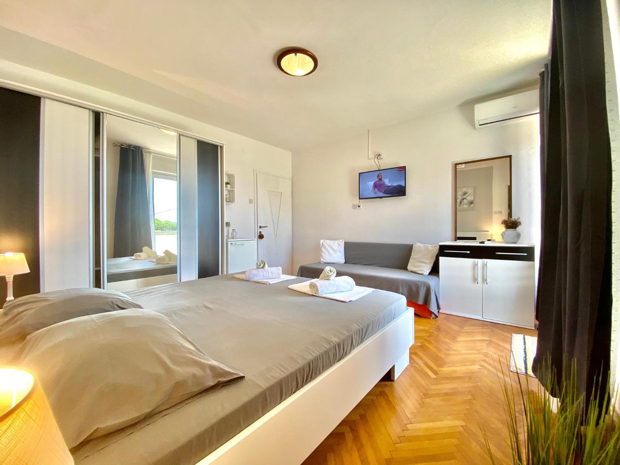 Economy Double Room photo 3