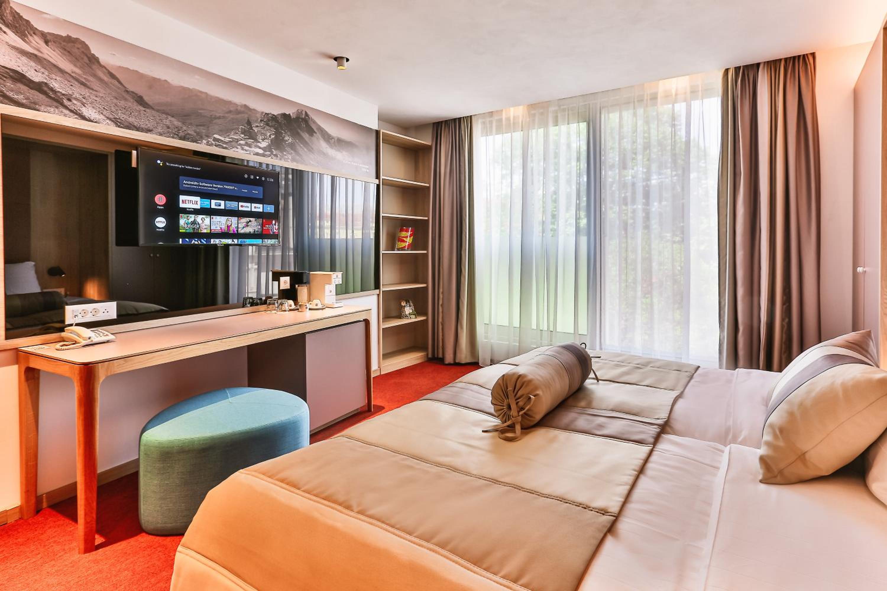 Twin Room with Private Bathroom - Photo 6
