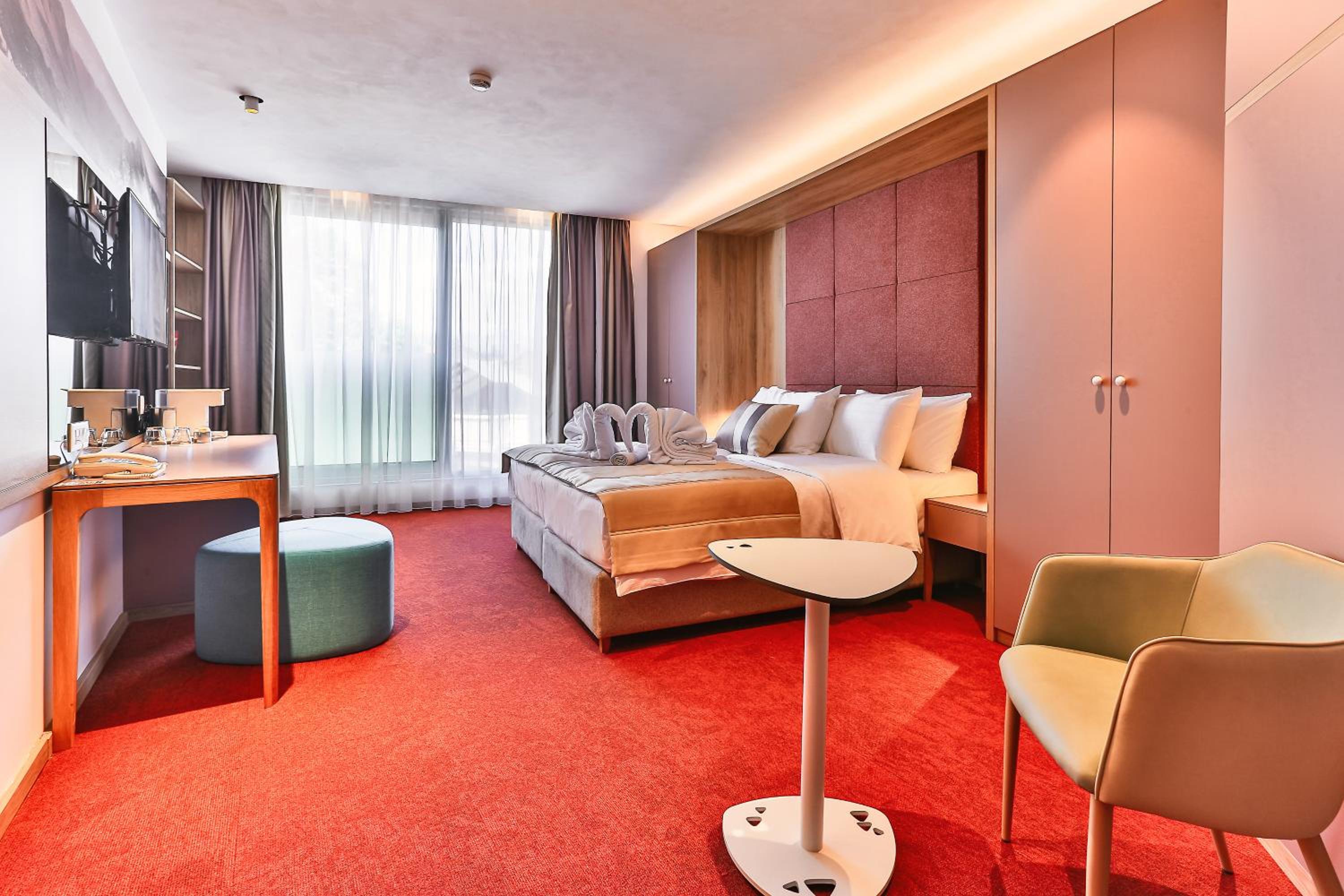 Twin Room with Private Bathroom - Photo 12