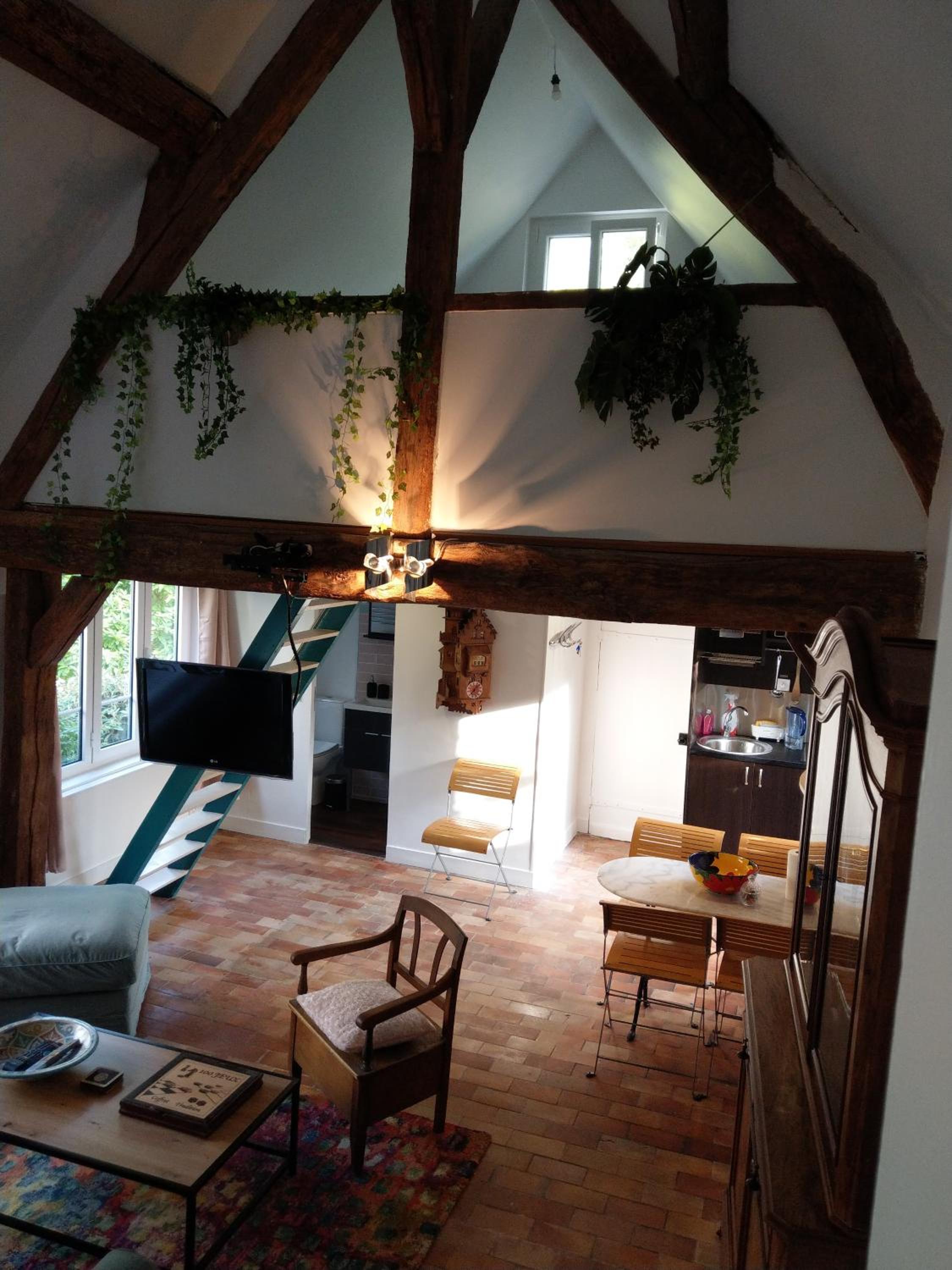 Two-Bedroom House - Photo 3