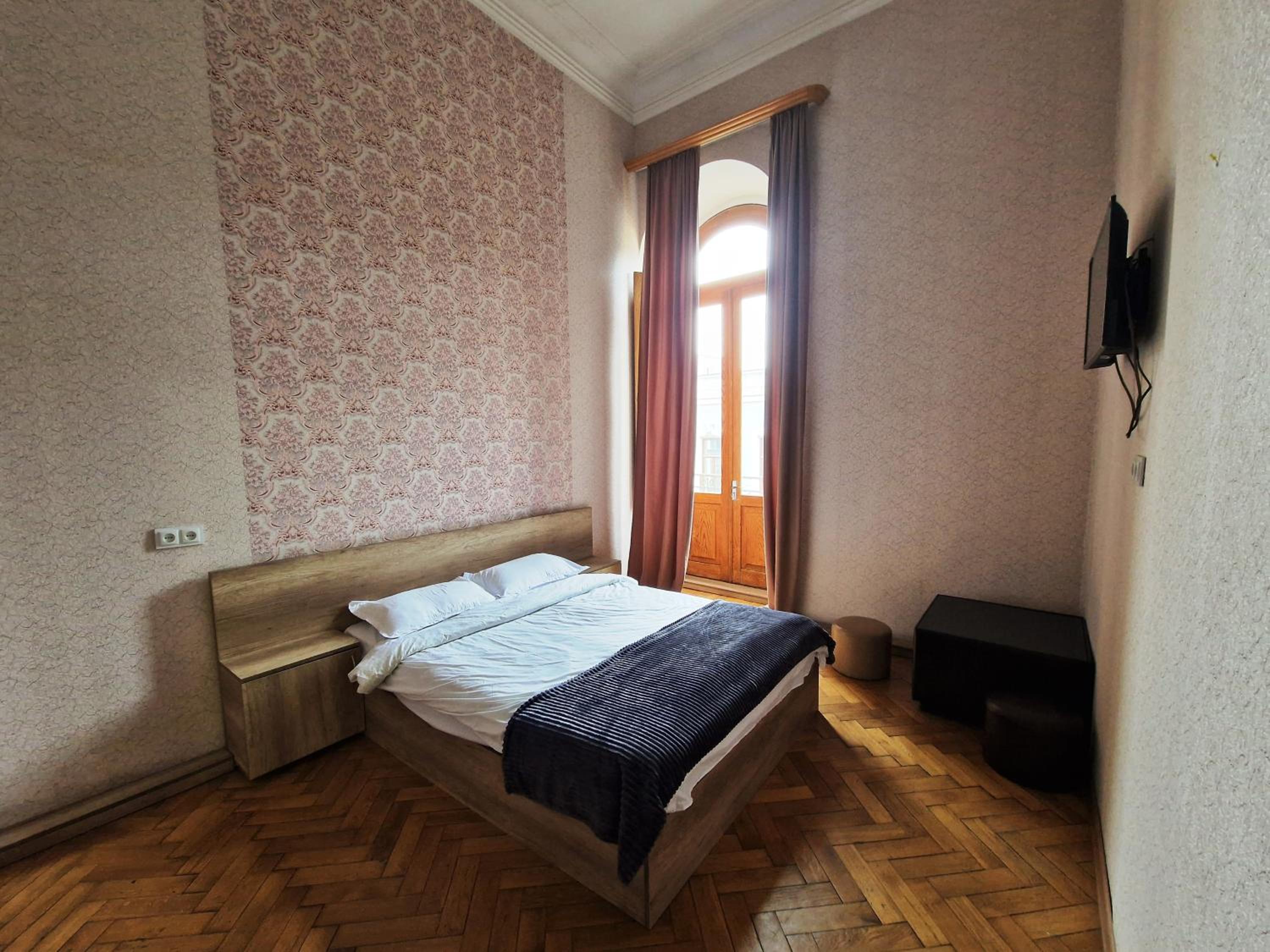 Double Room with Balcony - Photo 2