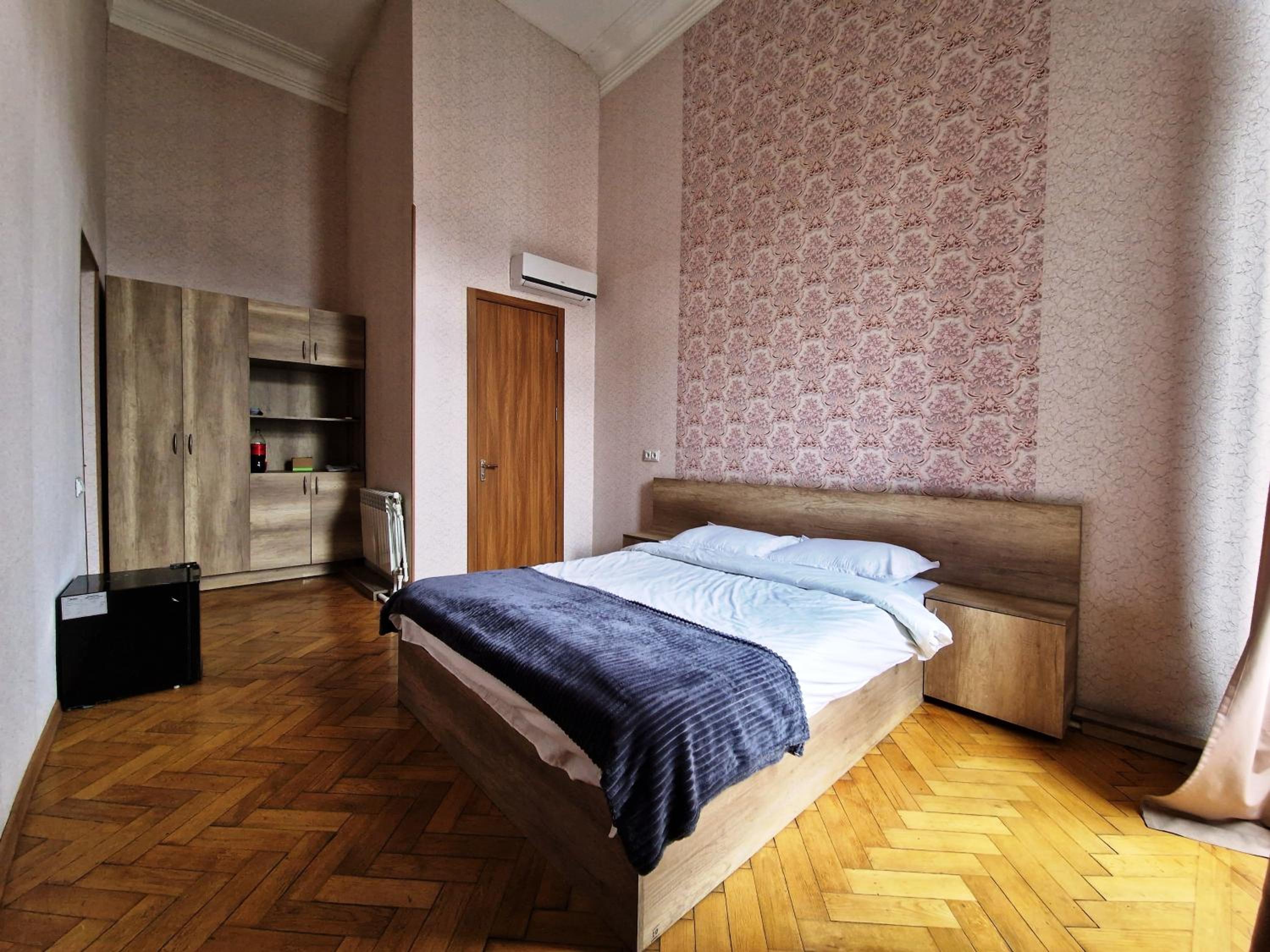 Double Room with Balcony - Photo 3