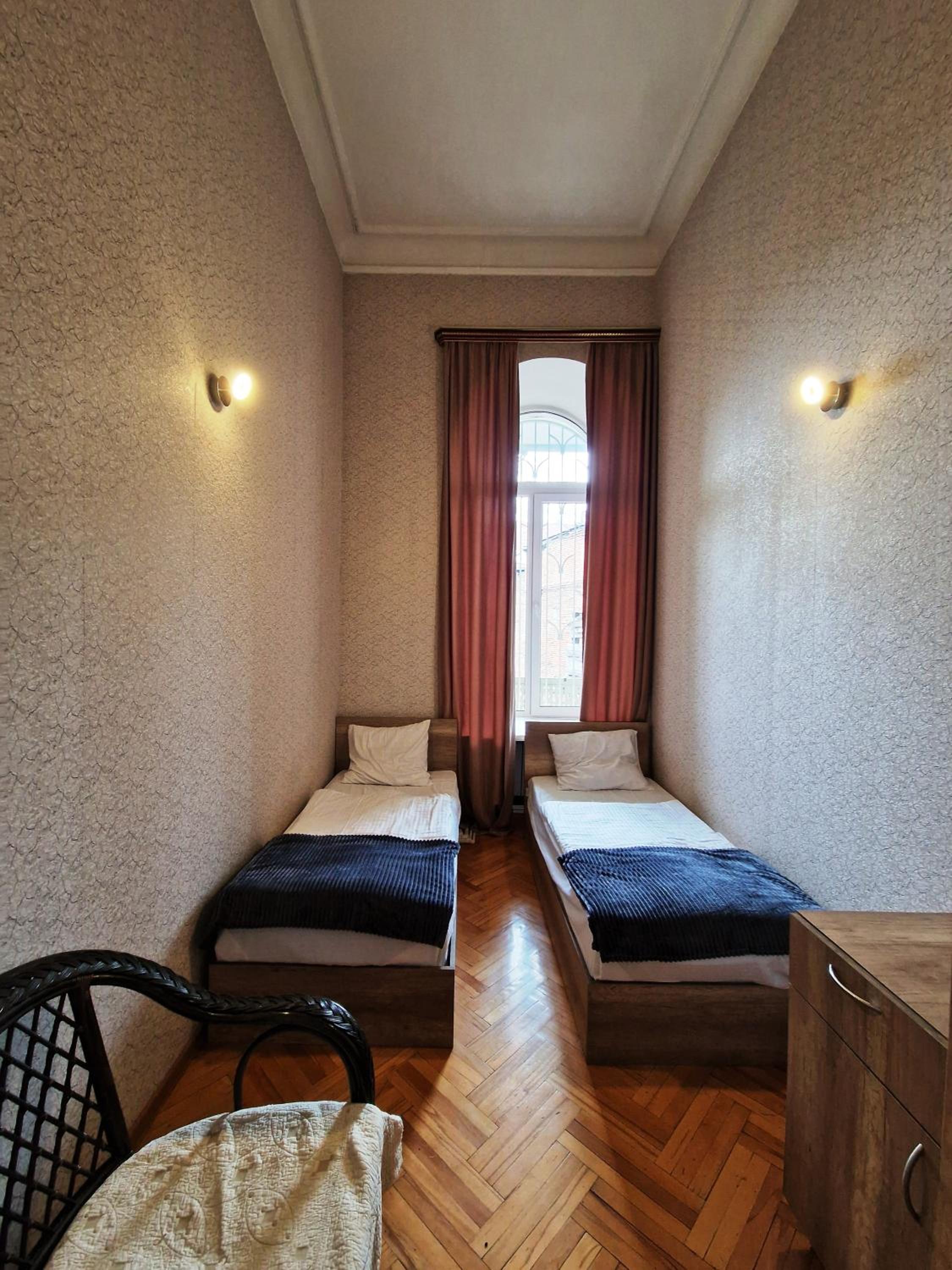 Standard Twin Room - Photo 2