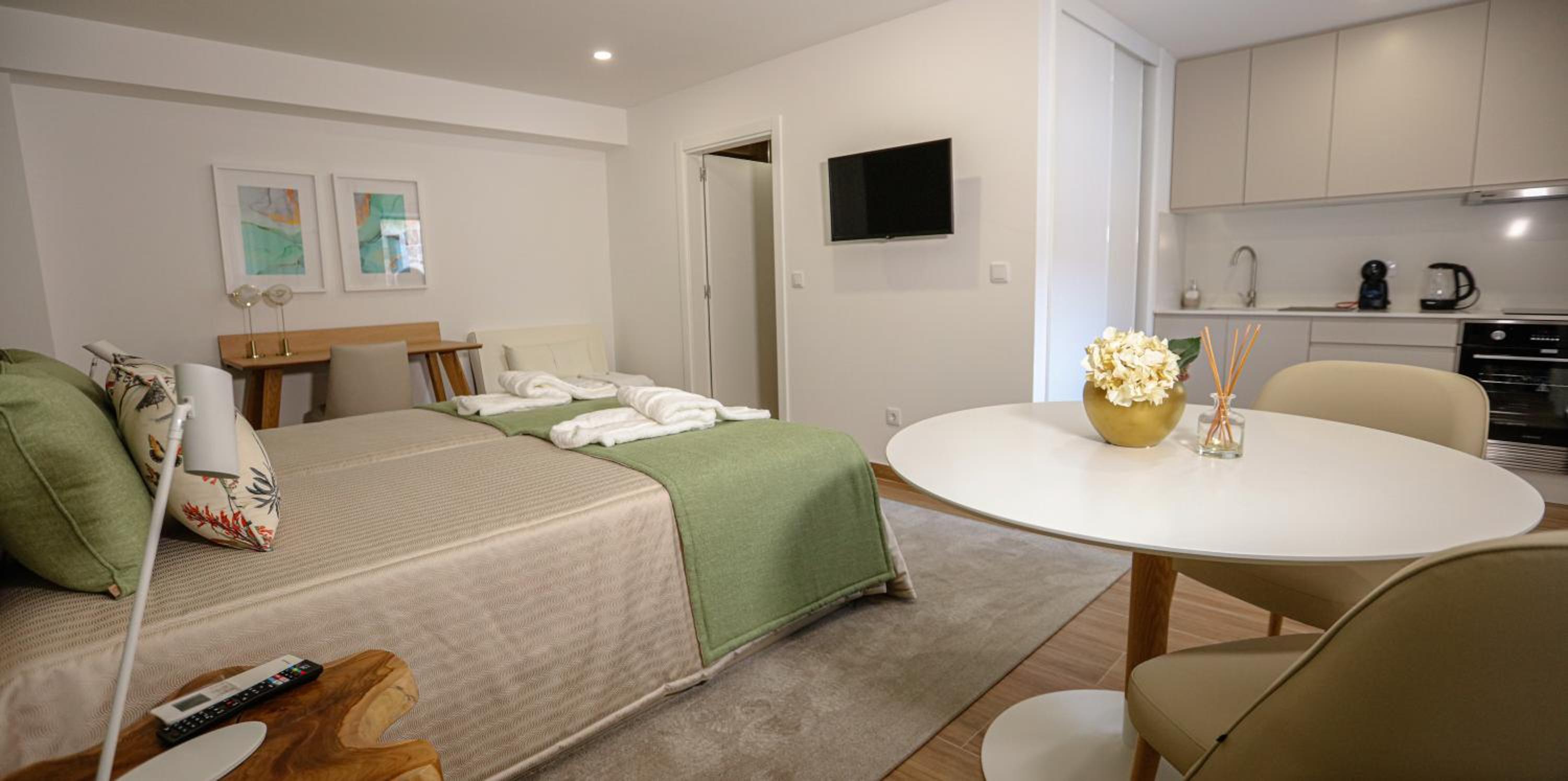 Studio Apartment - Photo 1