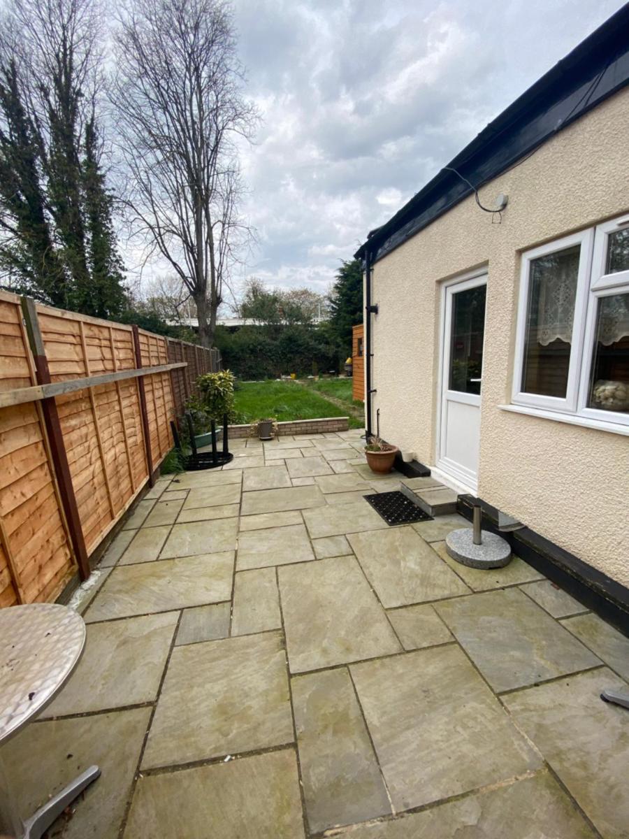 Six-Bedroom House photo 1