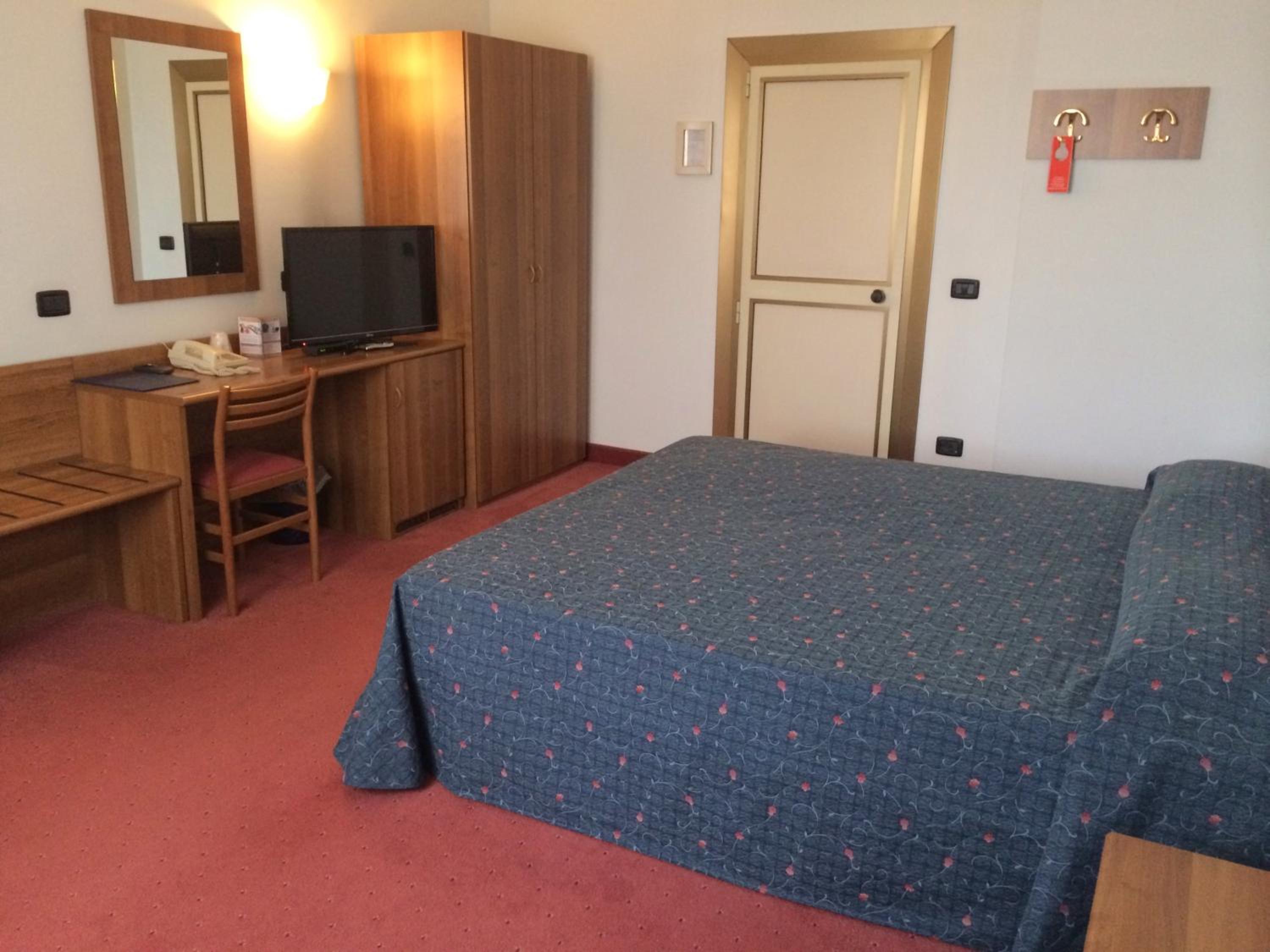 Double Room - Photo 3