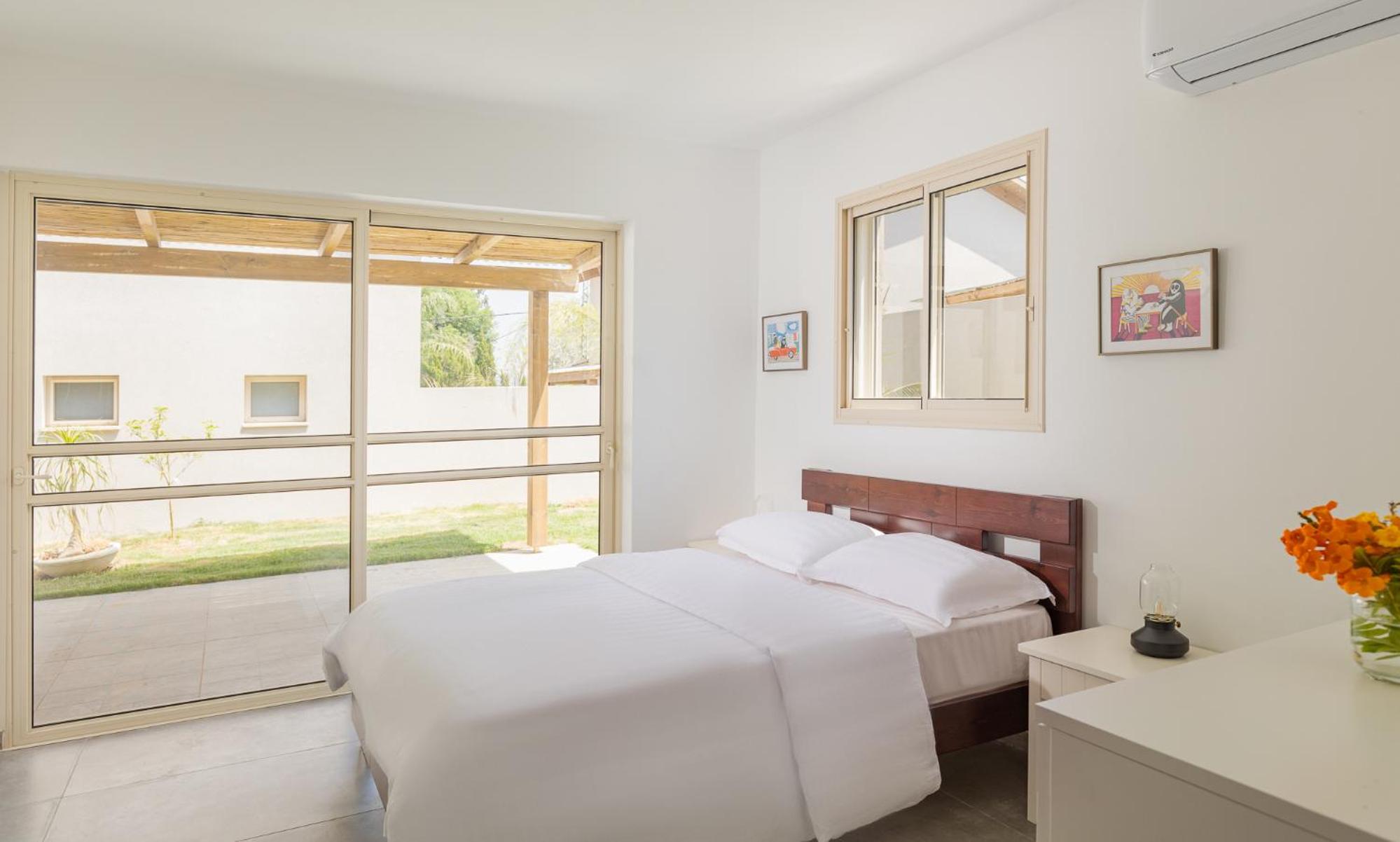 One-Bedroom House - Photo 22