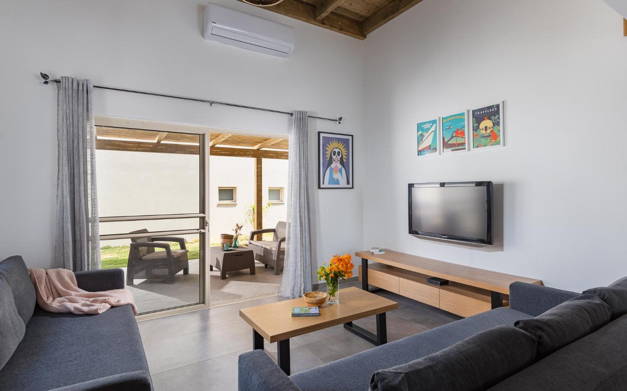 One-Bedroom House - Photo 26