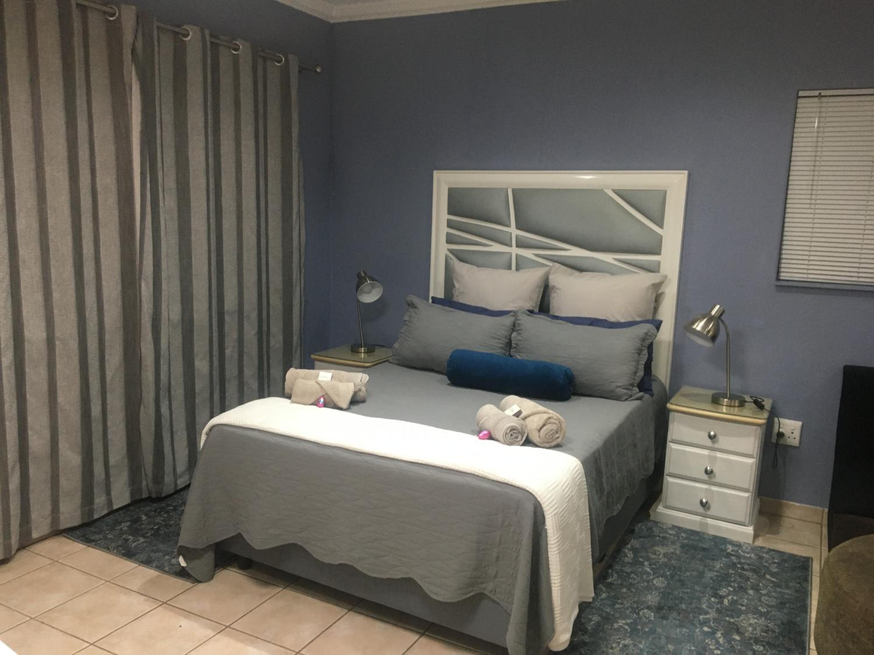 One-Bedroom Apartment - Photo 1