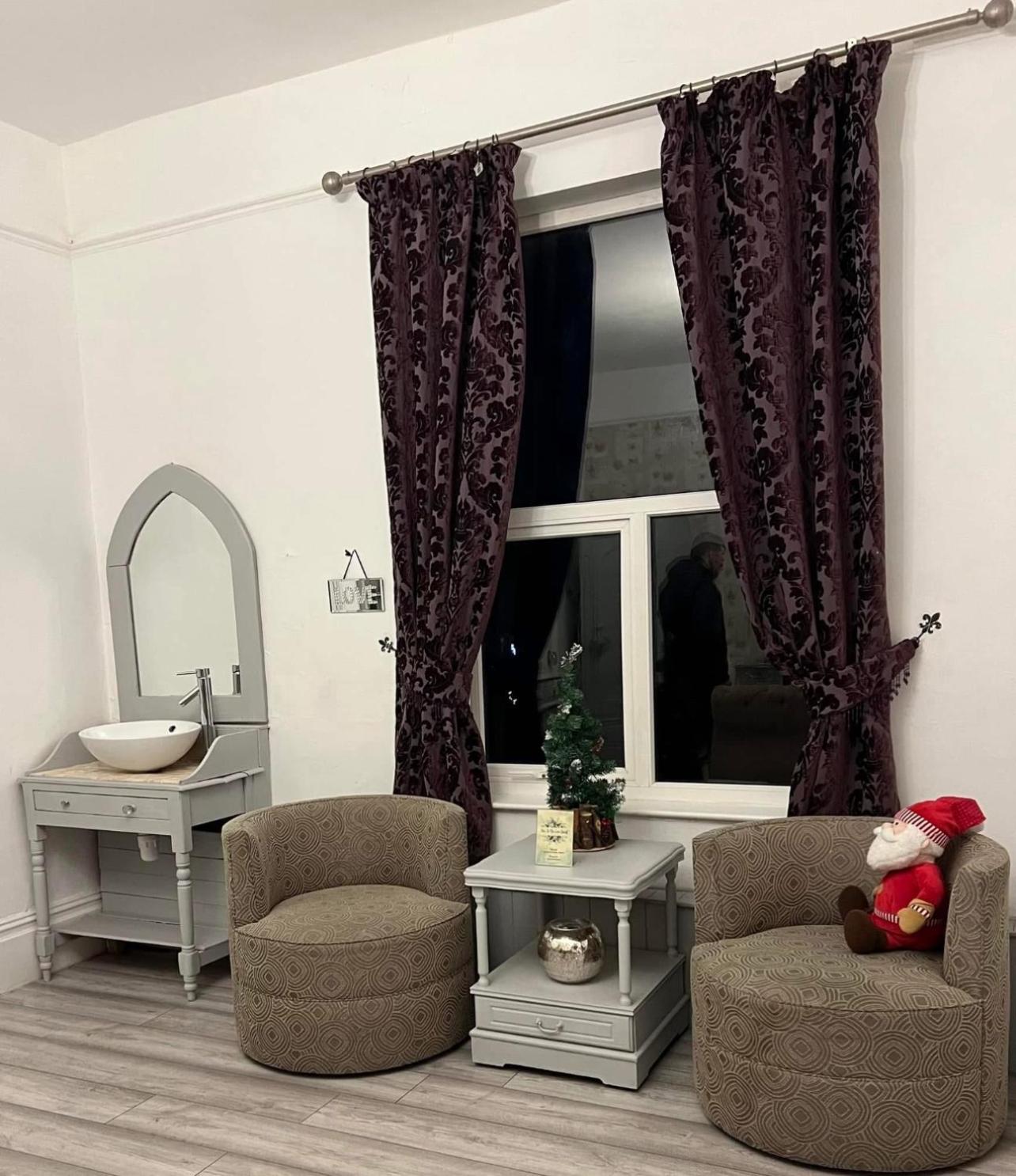Double En Suite Room (5)