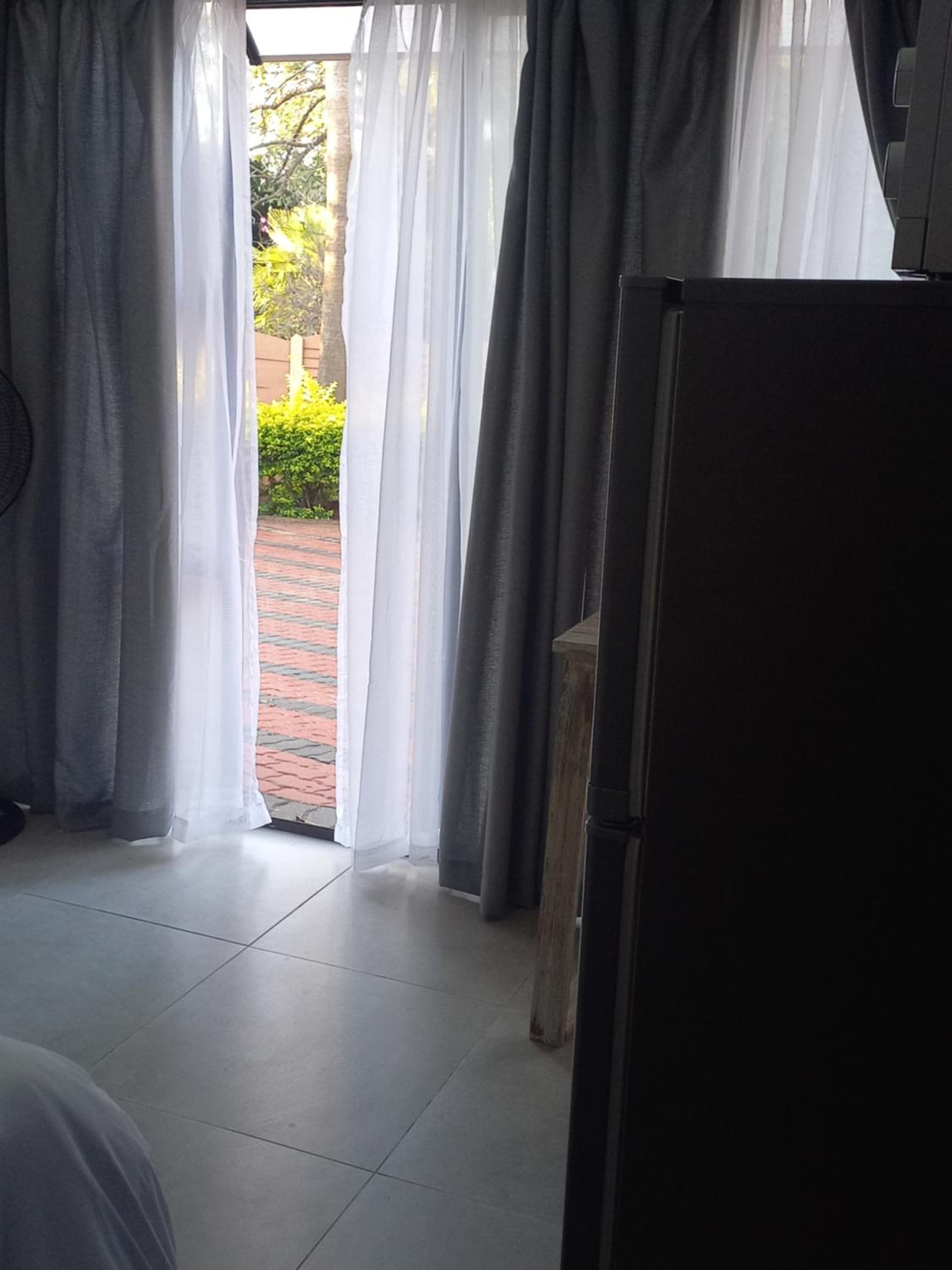 One-Bedroom Apartment - Photo 2