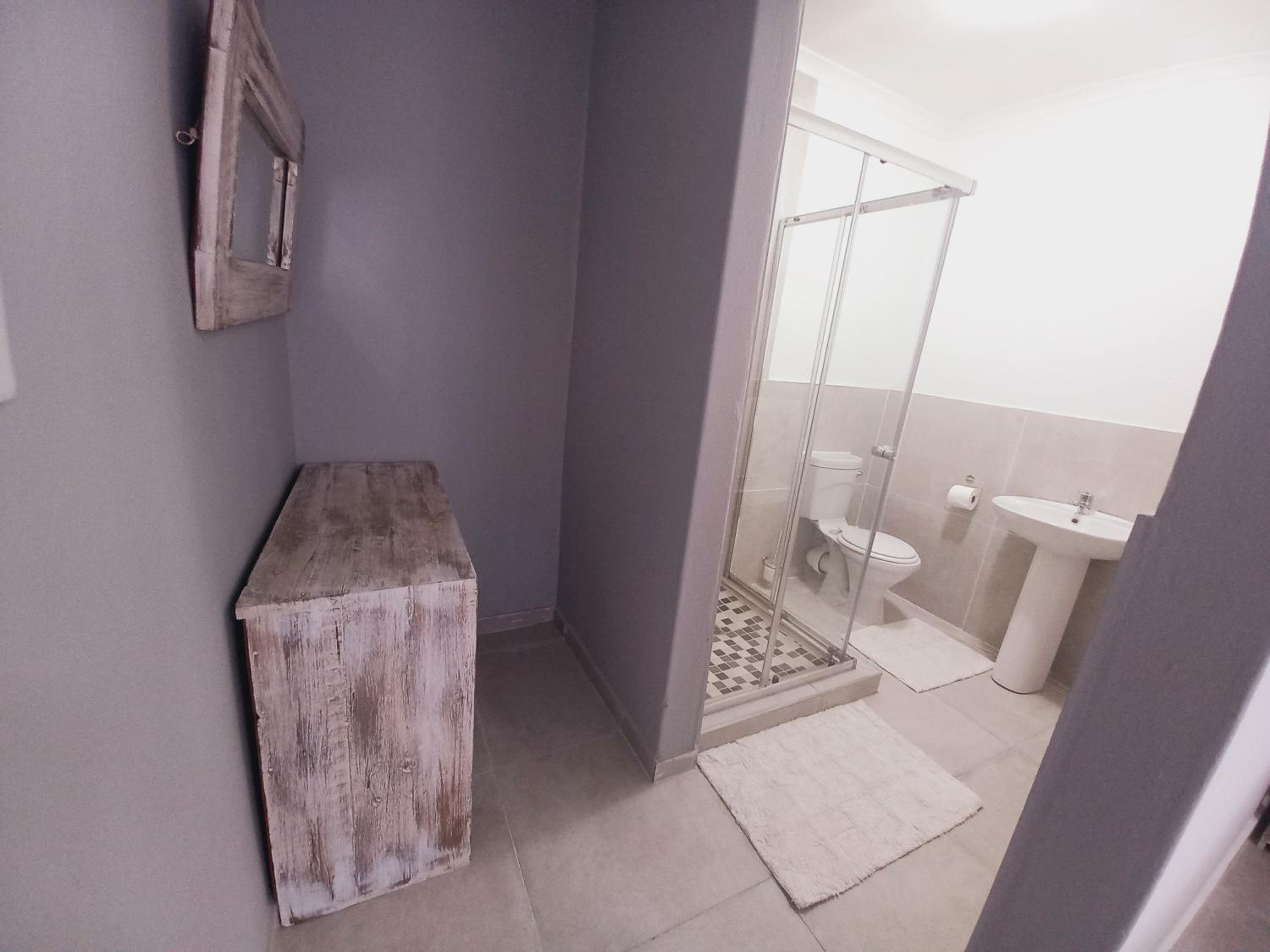 One-Bedroom Apartment - Photo 3