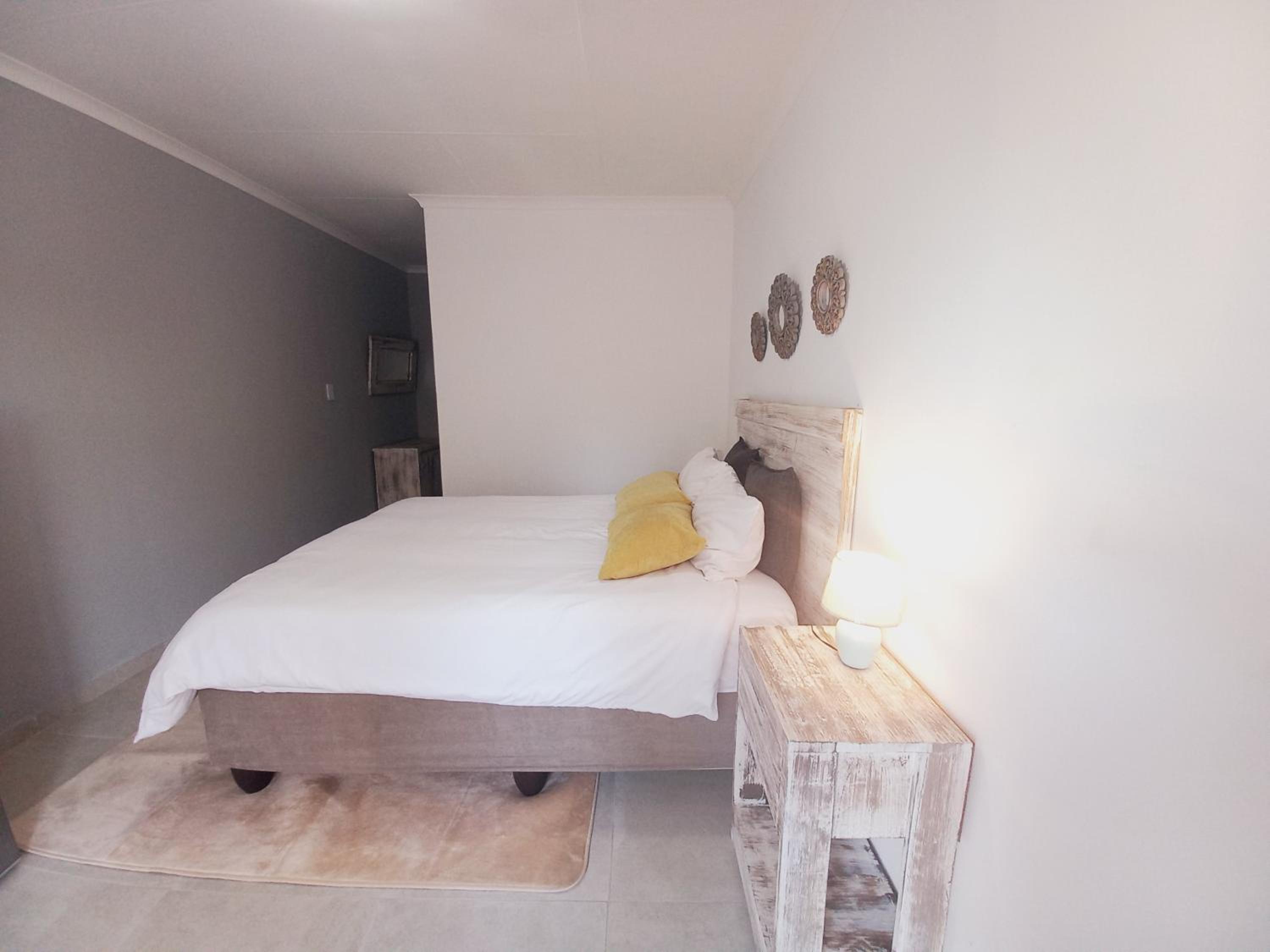 One-Bedroom Apartment - Photo 4
