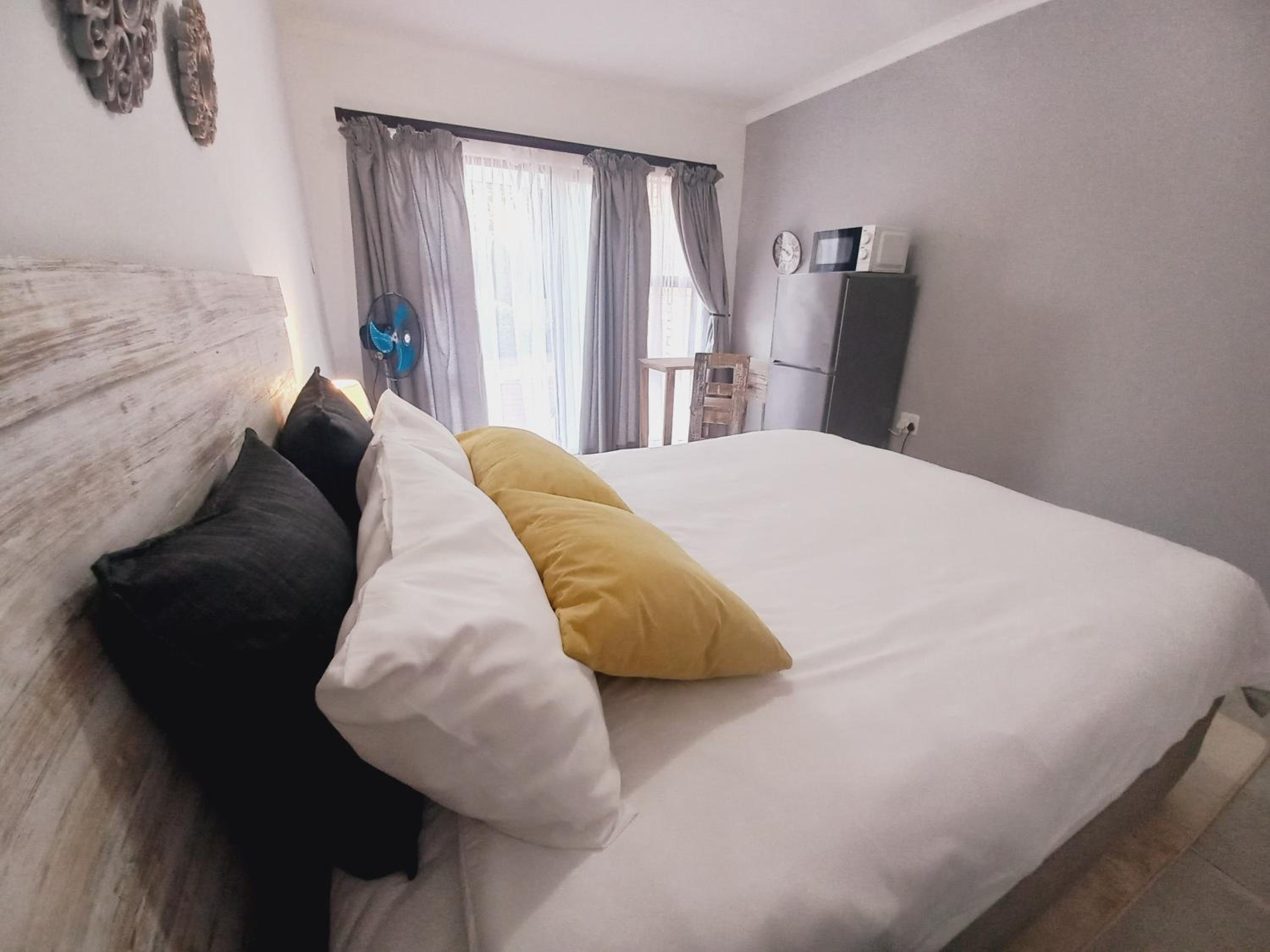 One-Bedroom Apartment - Photo 5