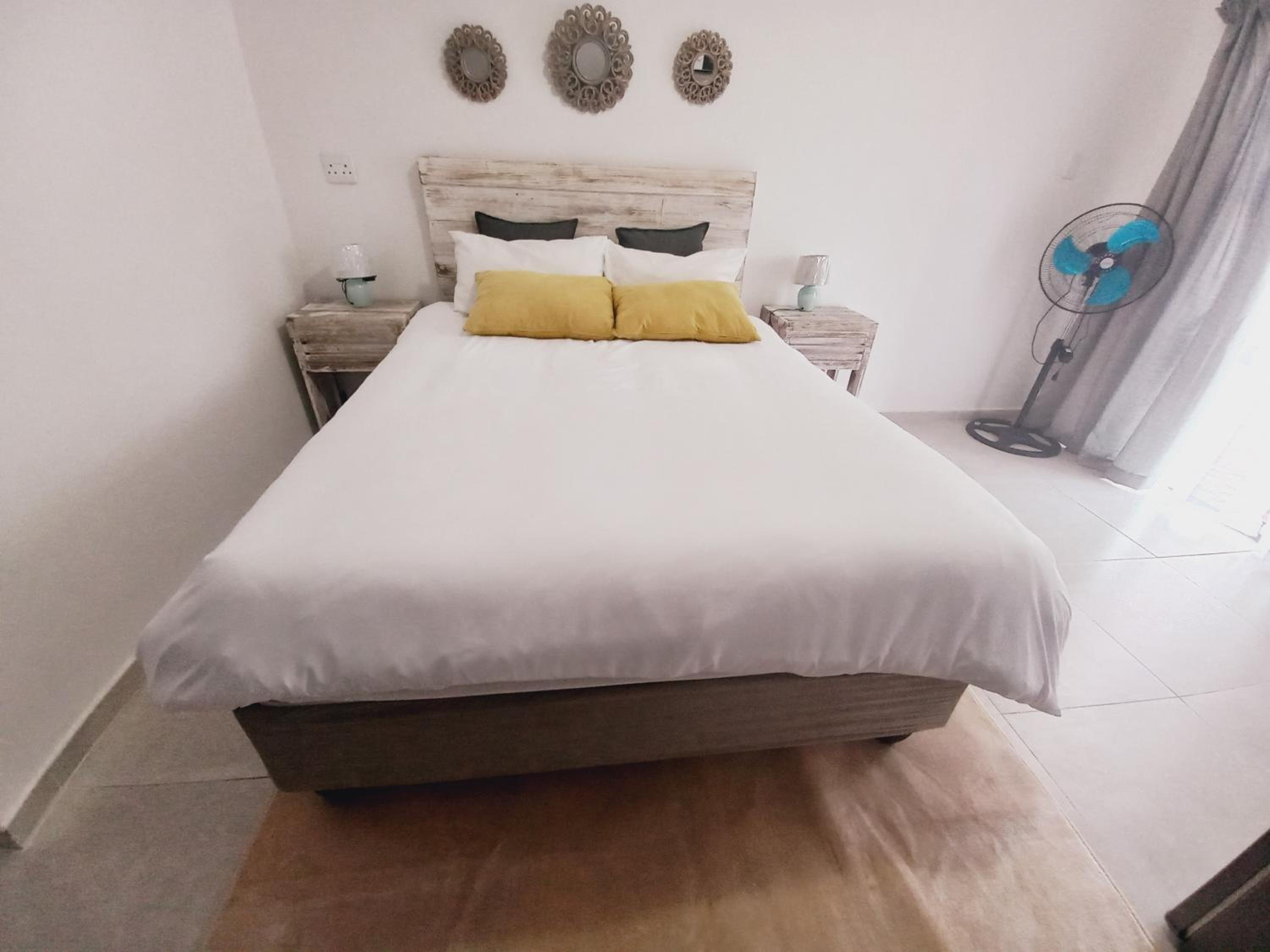 One-Bedroom Apartment - Photo 1