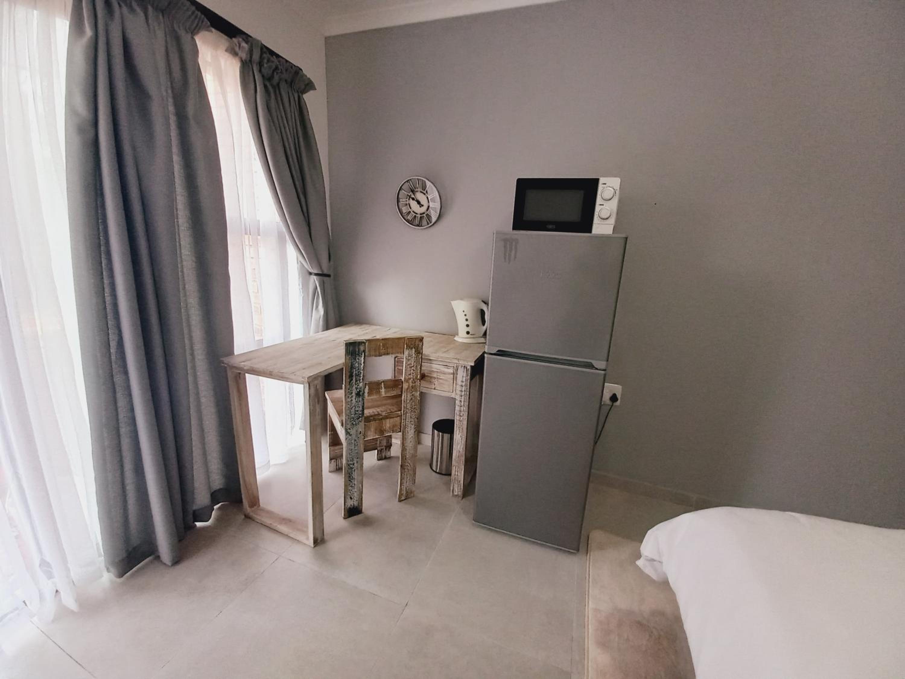 One-Bedroom Apartment - Photo 6