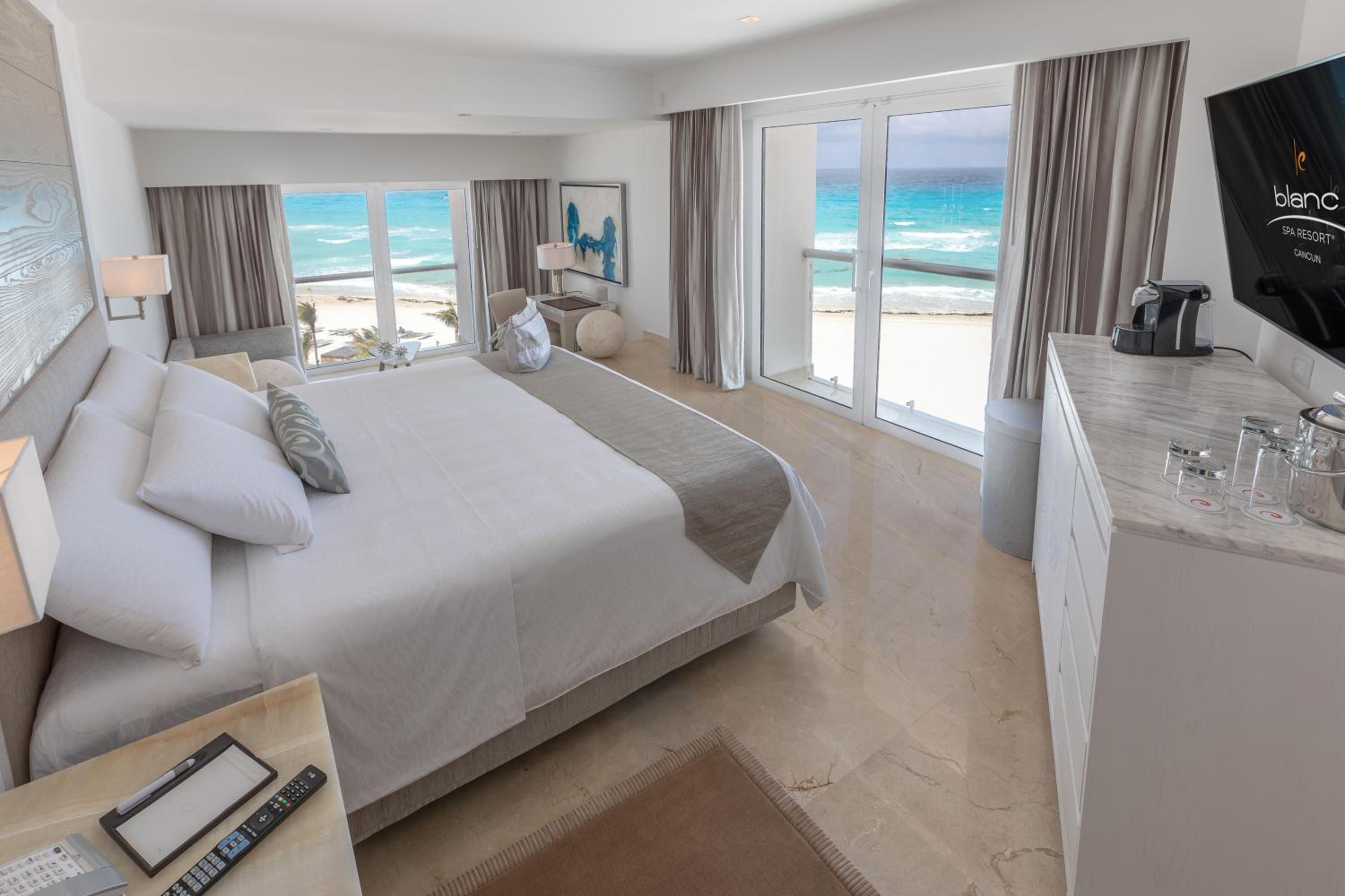 Royale Junior Suite Ocean View - King Size  Bed photo 1