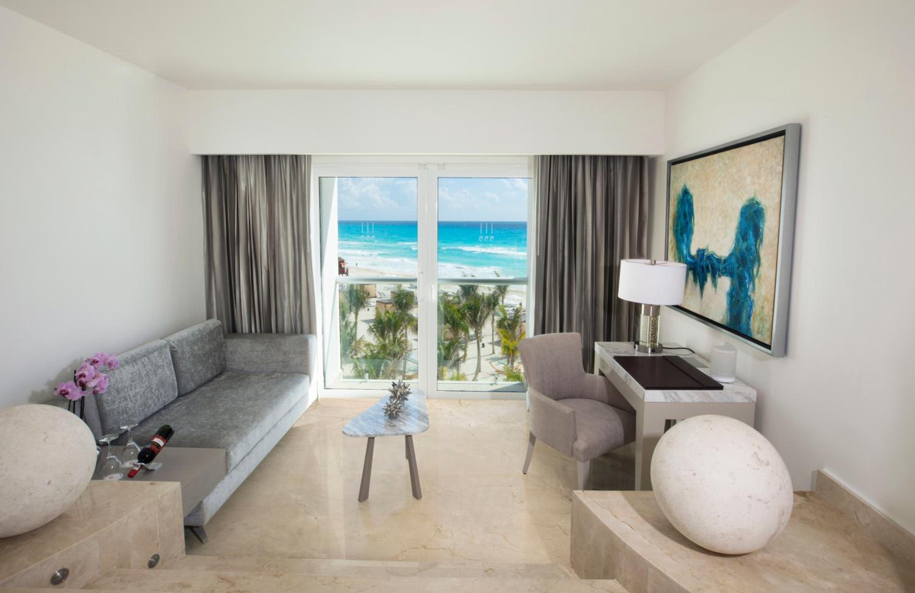 Royale Junior Suite Ocean View - King Size  Bed photo 3