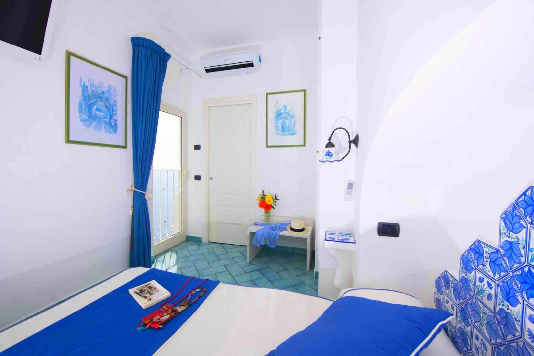 Superior Double Room with Sea View - Photo 6
