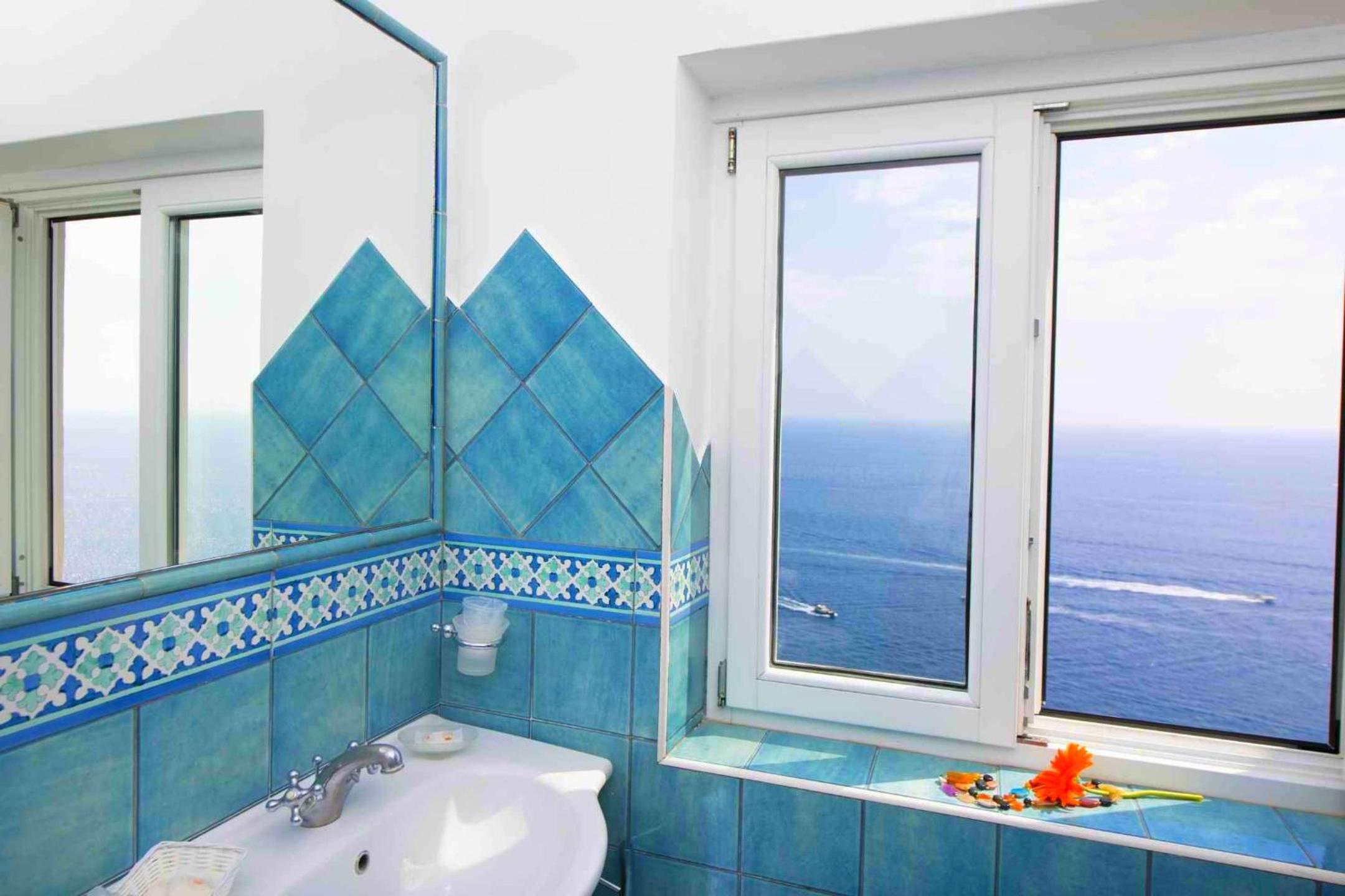 Superior Double Room with Sea View - Photo 35