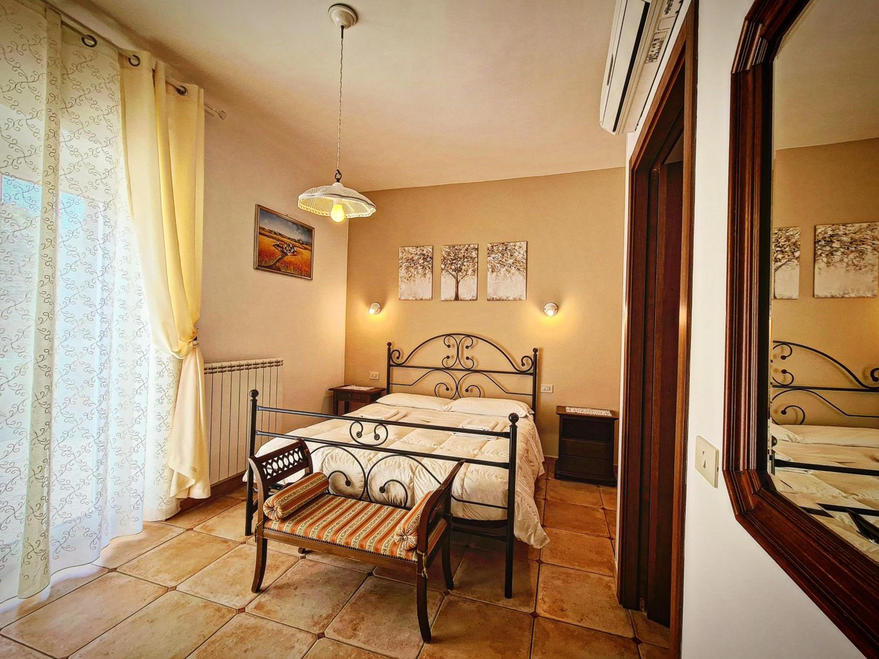 Economy Double Room photo 1