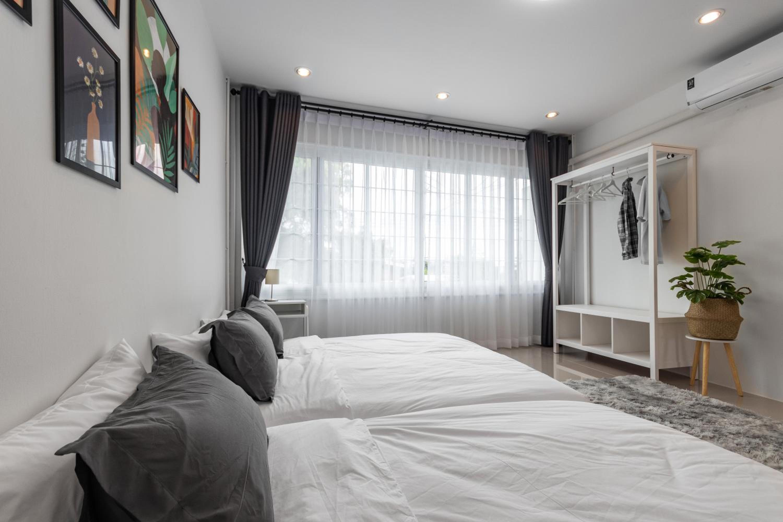 Three-Bedroom Townhouse - Photo 21