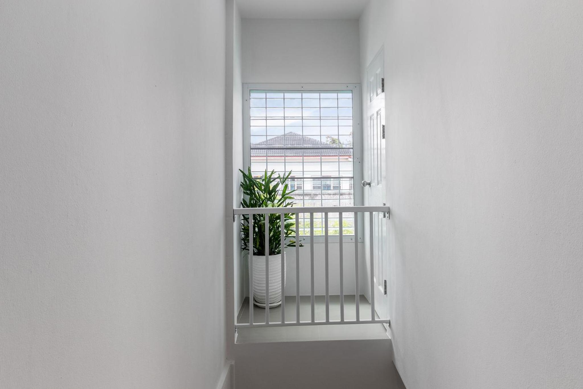 Three-Bedroom Townhouse - Photo 11