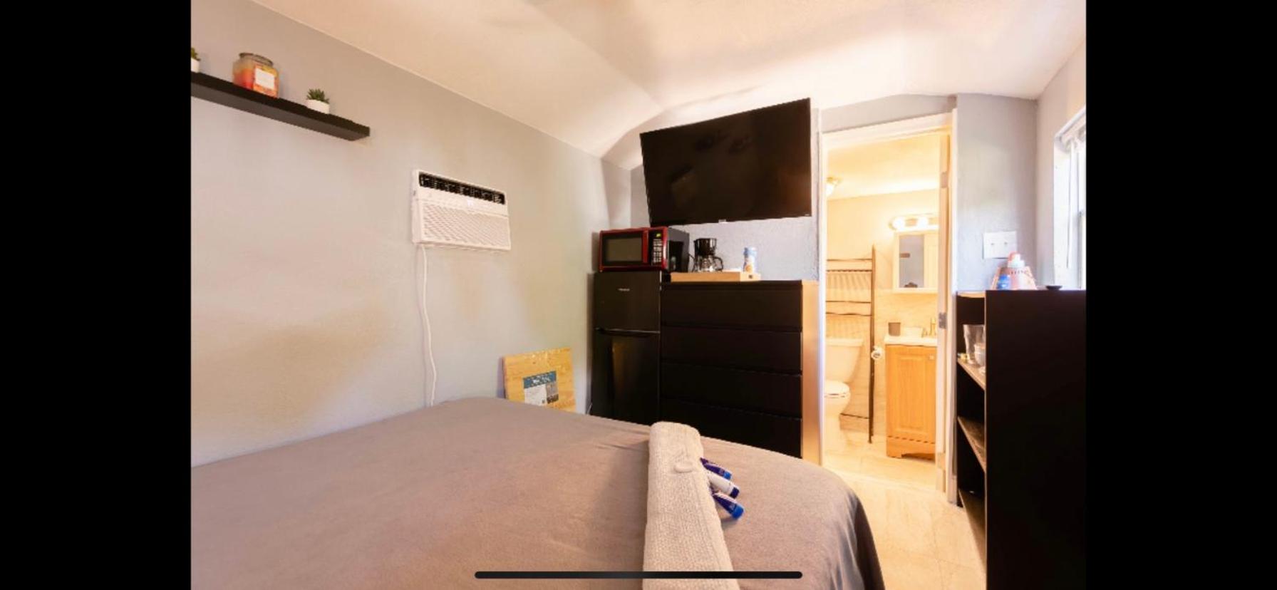 One-Bedroom Apartment - Photo 7