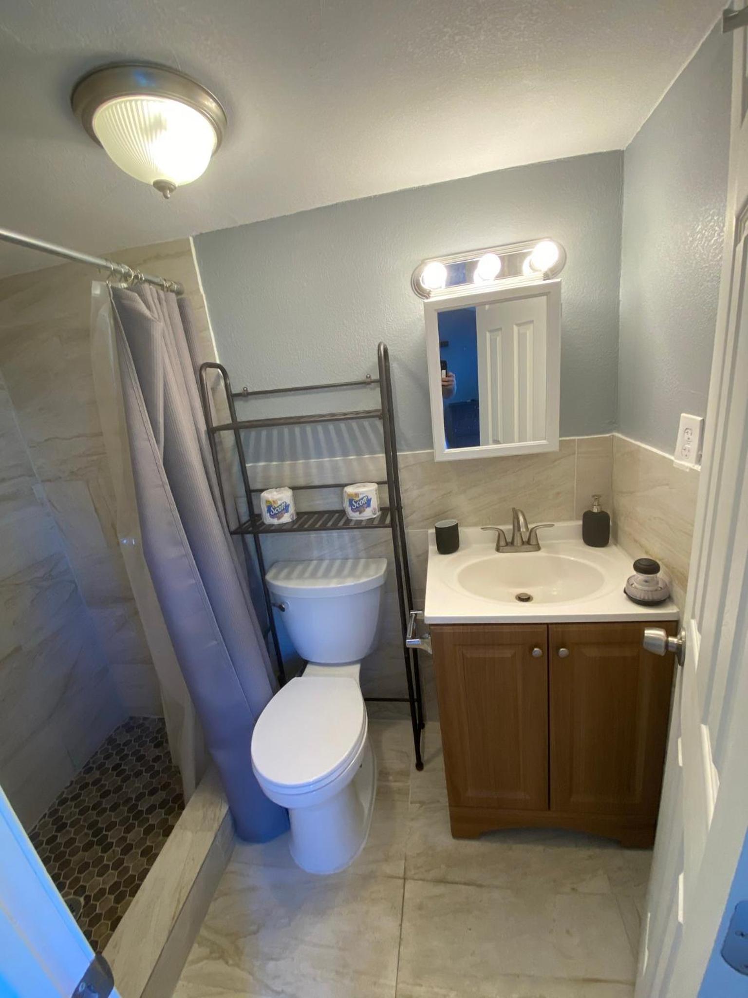One-Bedroom Apartment - Photo 18
