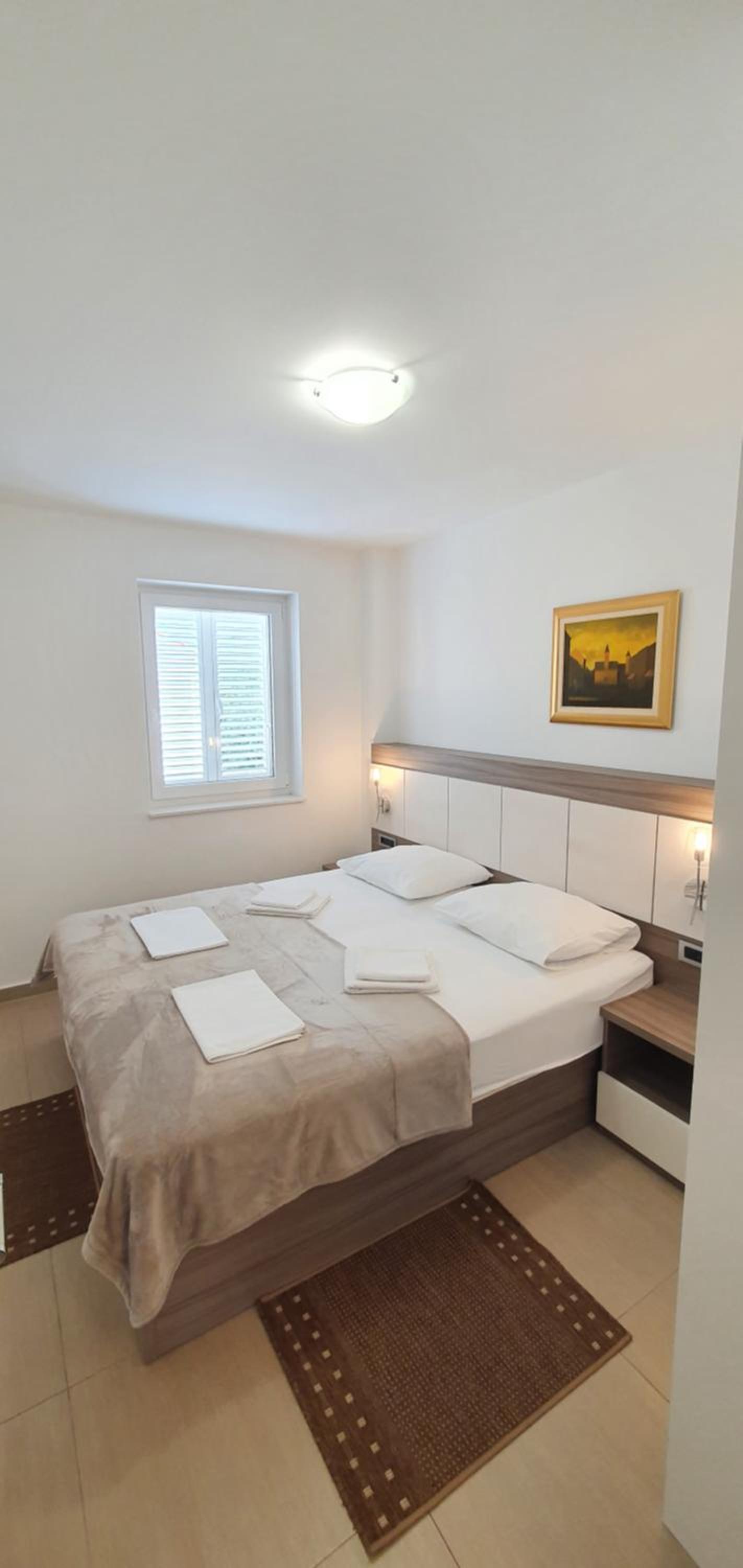 Comfort Two-Bedroom Apartment with Balcony - Photo 4