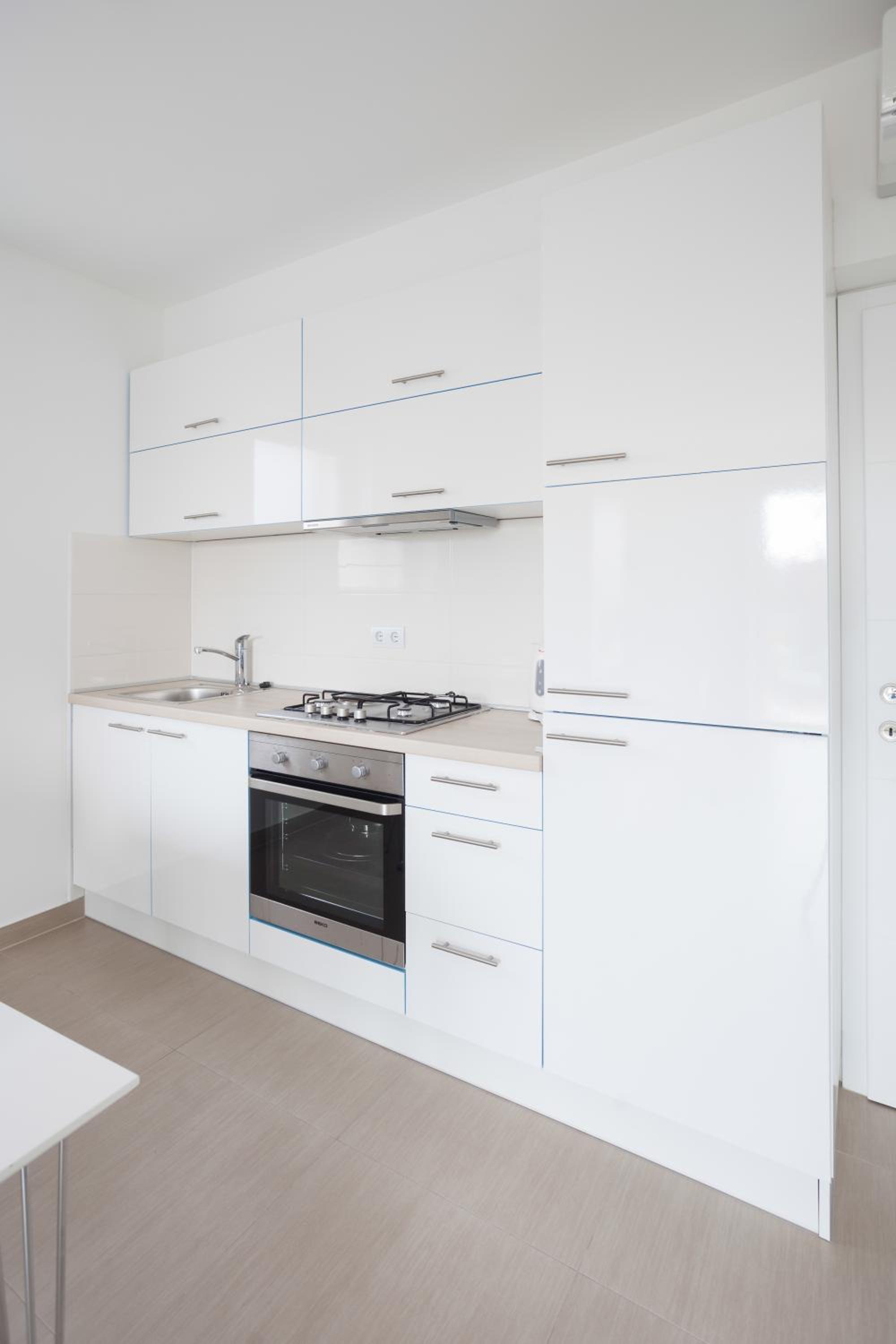 Comfort Two-Bedroom Apartment with Balcony - Photo 5