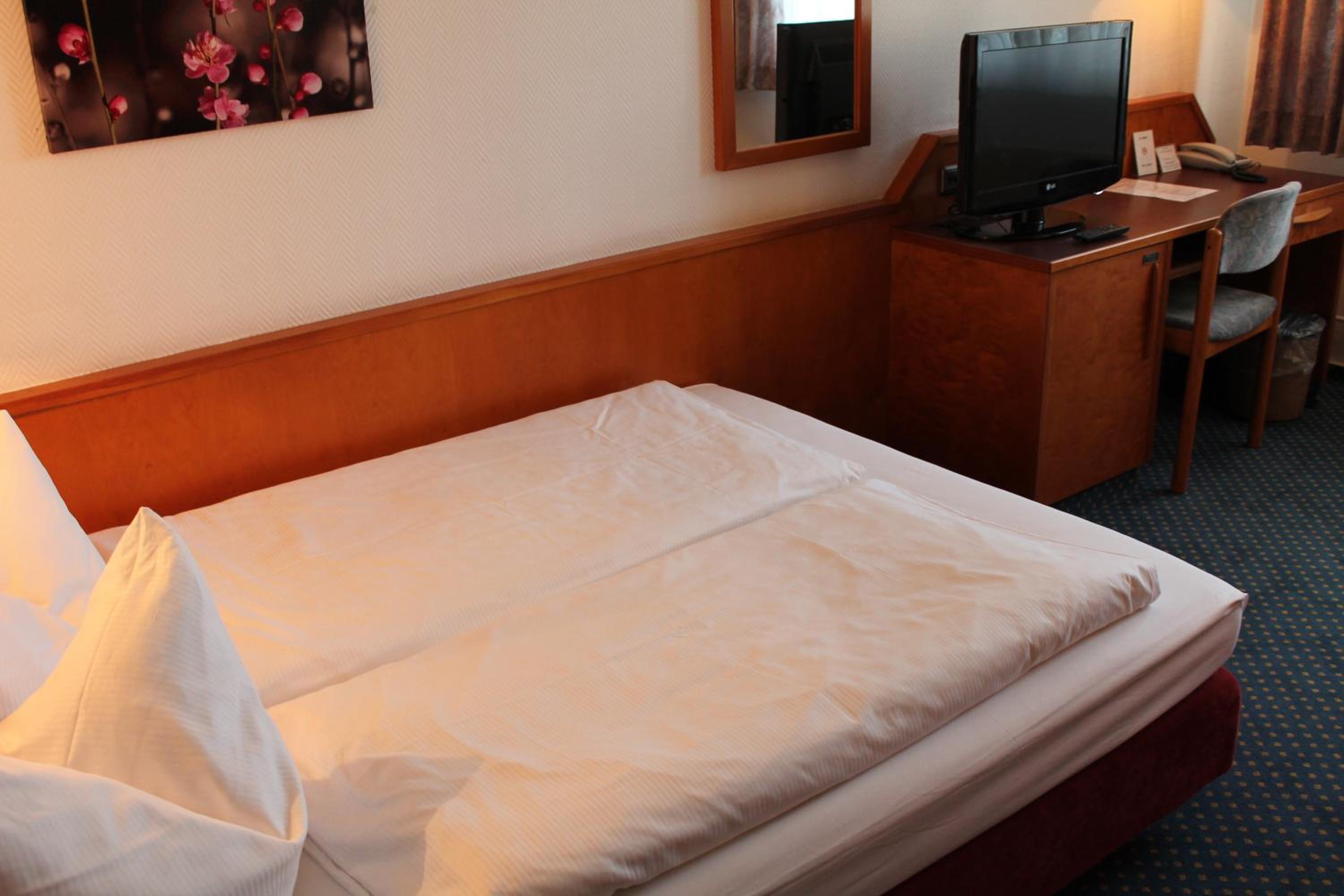 Economy Double Room - Photo 3