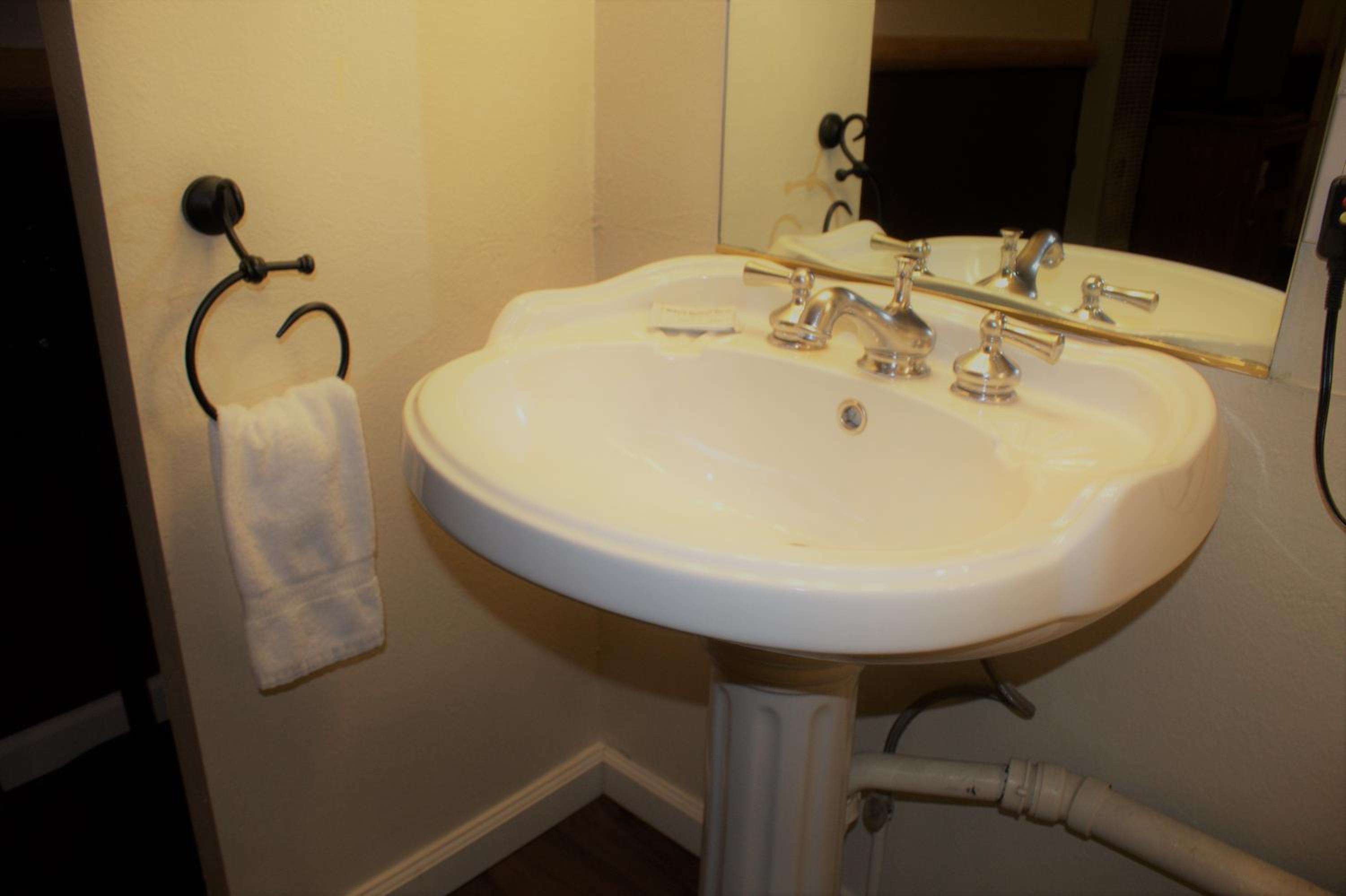 Queen Room - Photo 11
