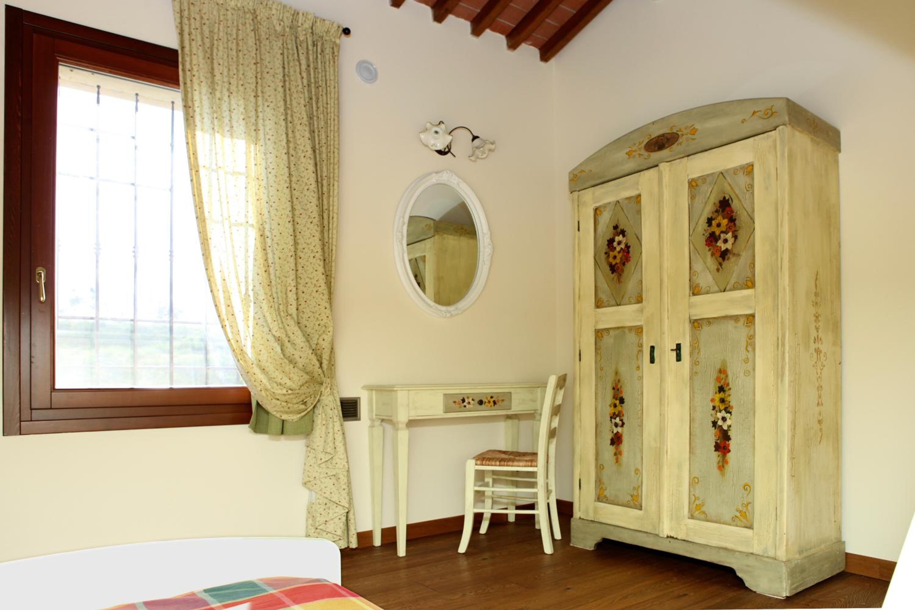 Twin Room with Private Bathroom - Photo 2
