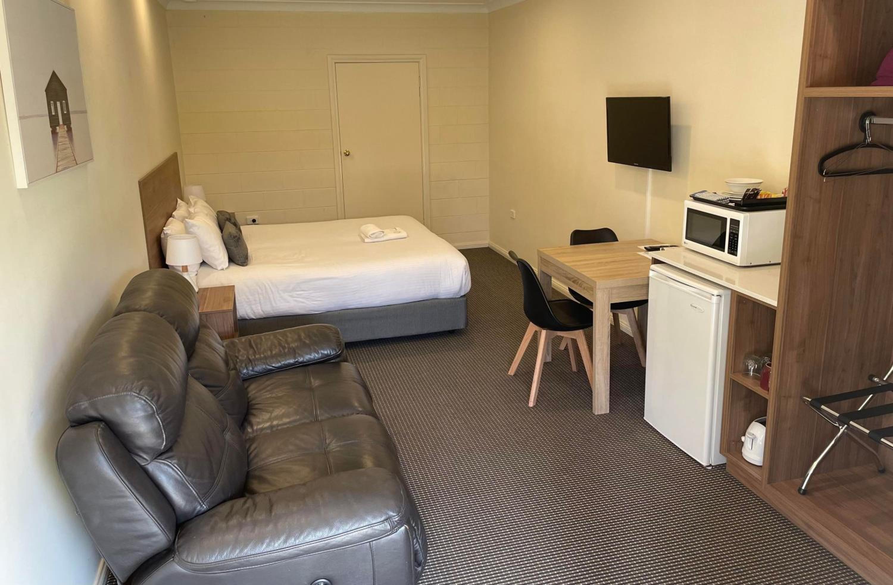 Standard King Room - Photo 1