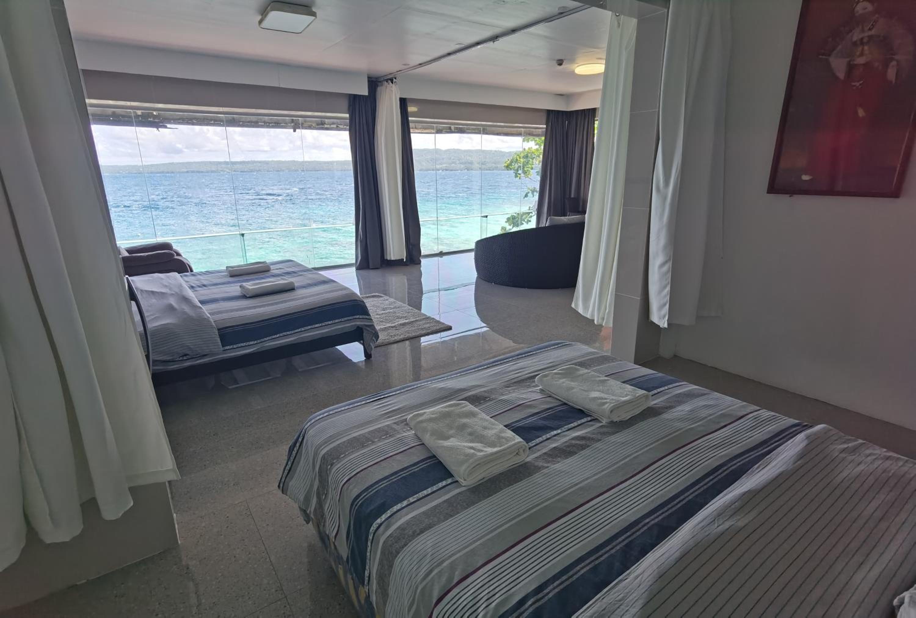 Deluxe Suite with Sea View - Photo 7