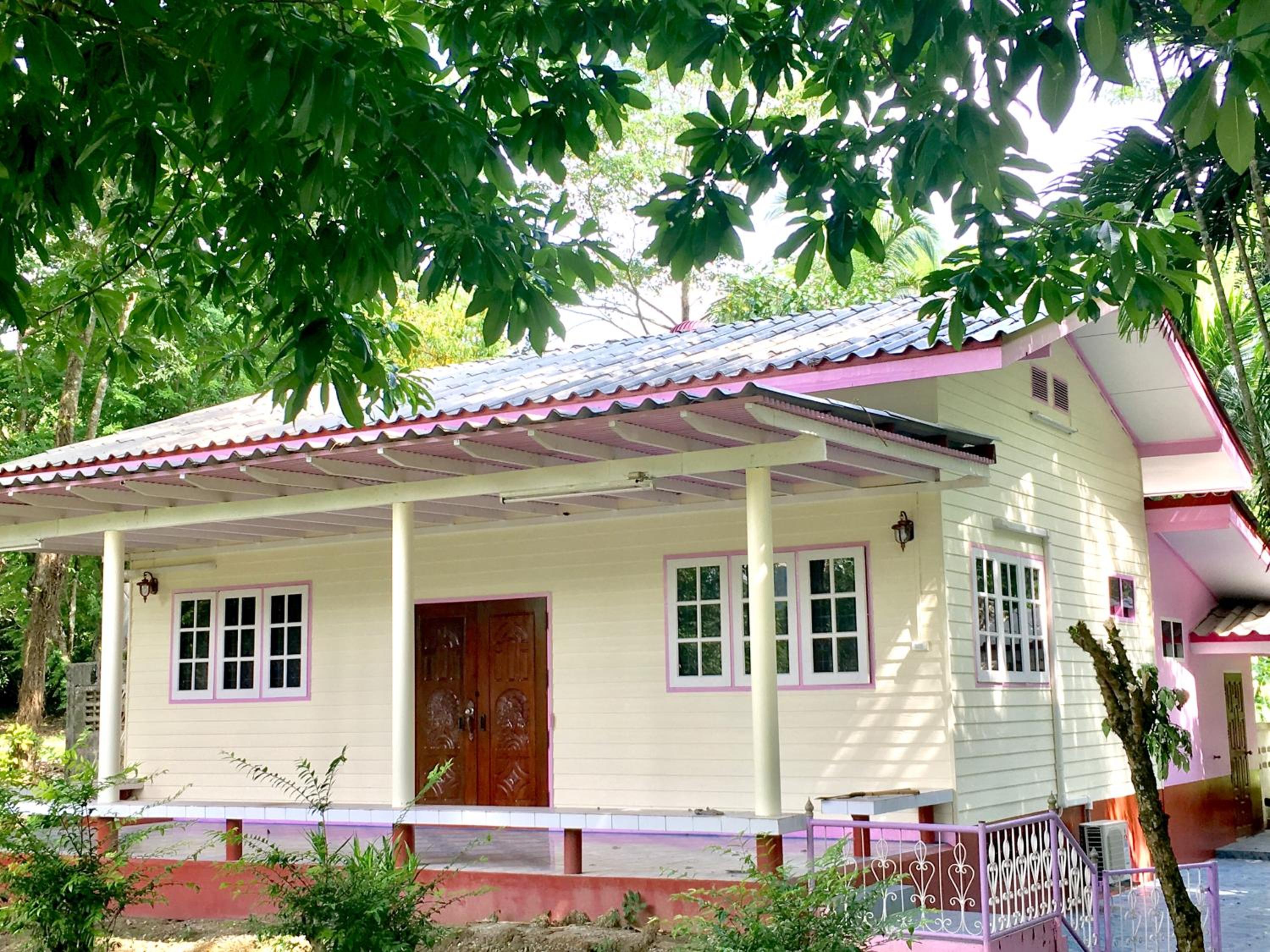 Three-Bedroom House photo 3