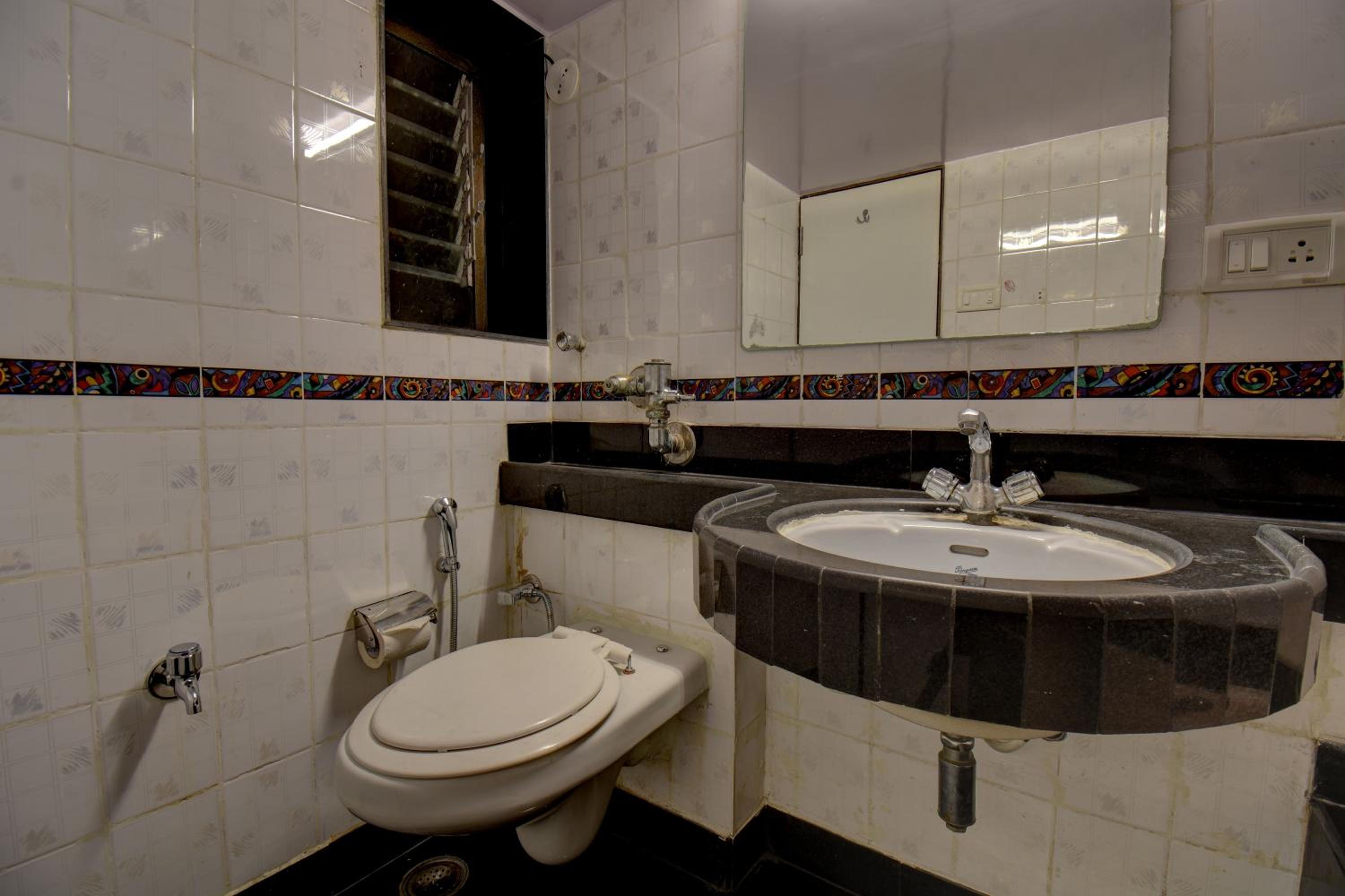 Suite - Photo 14