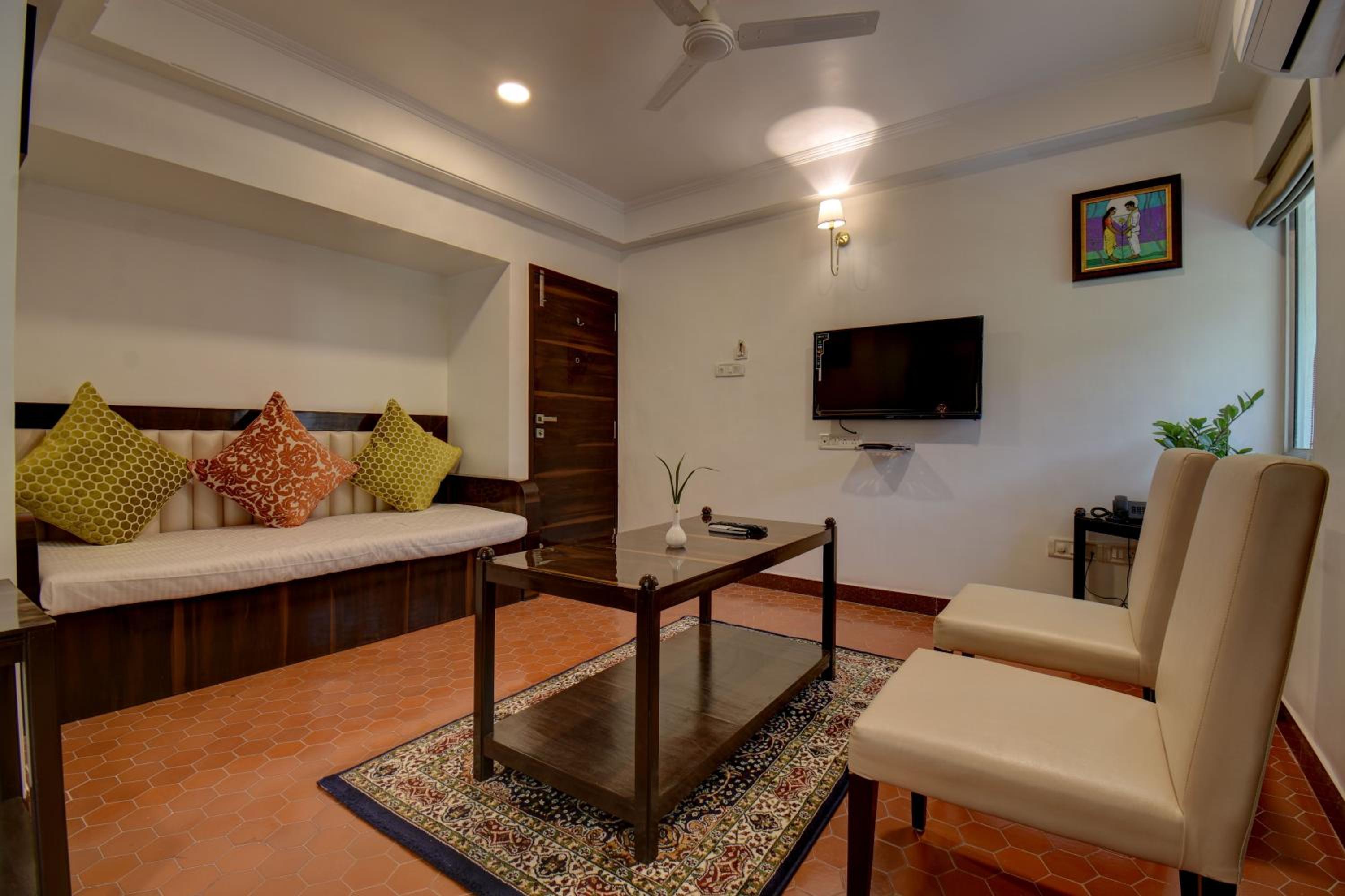 Suite - Photo 22