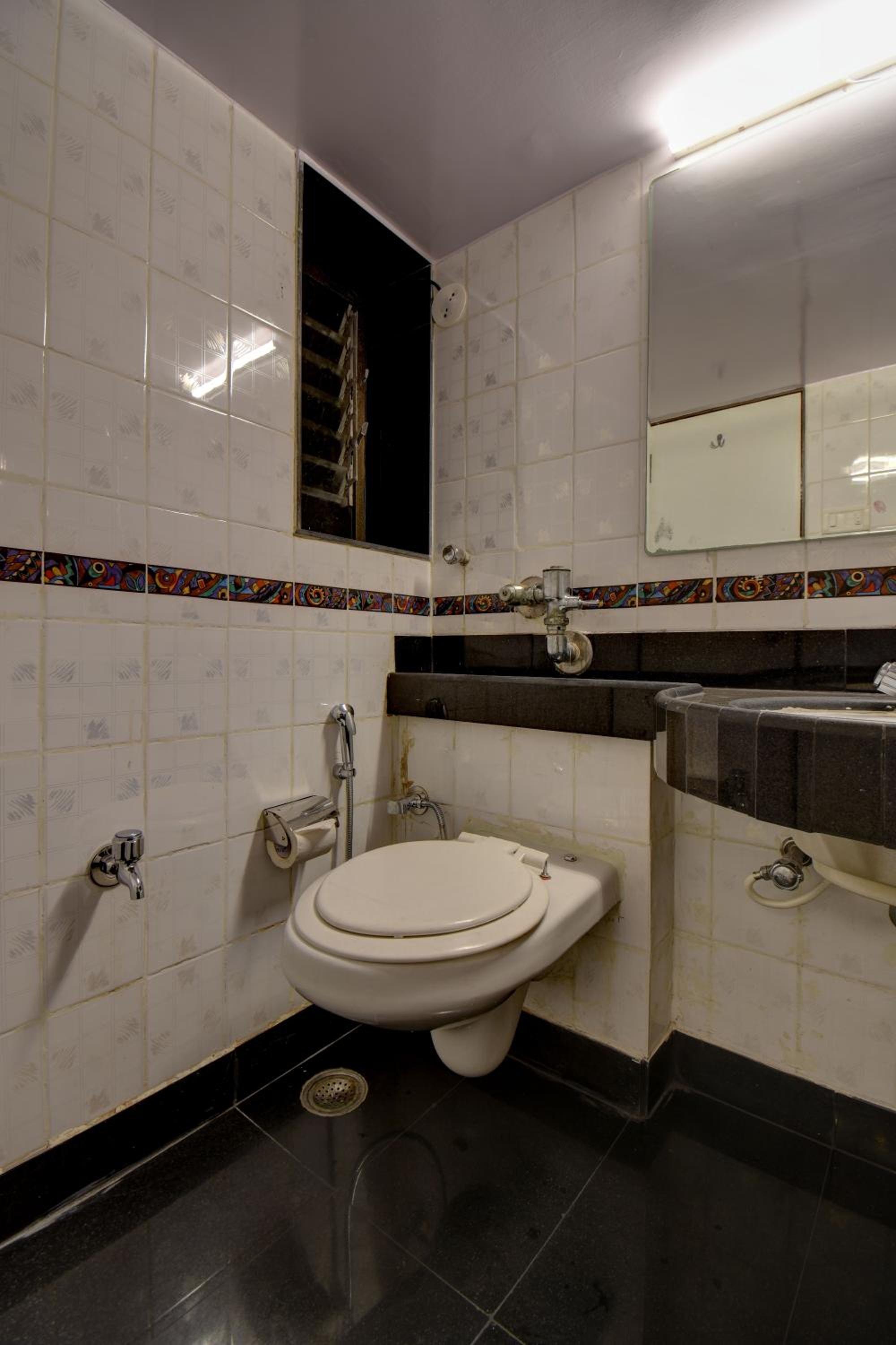Suite - Photo 25