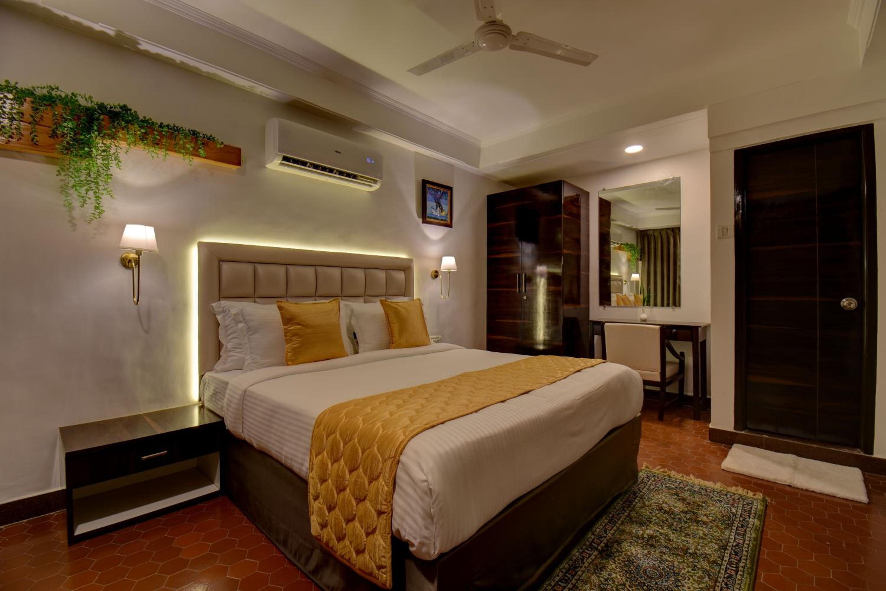 Suite - Photo 3